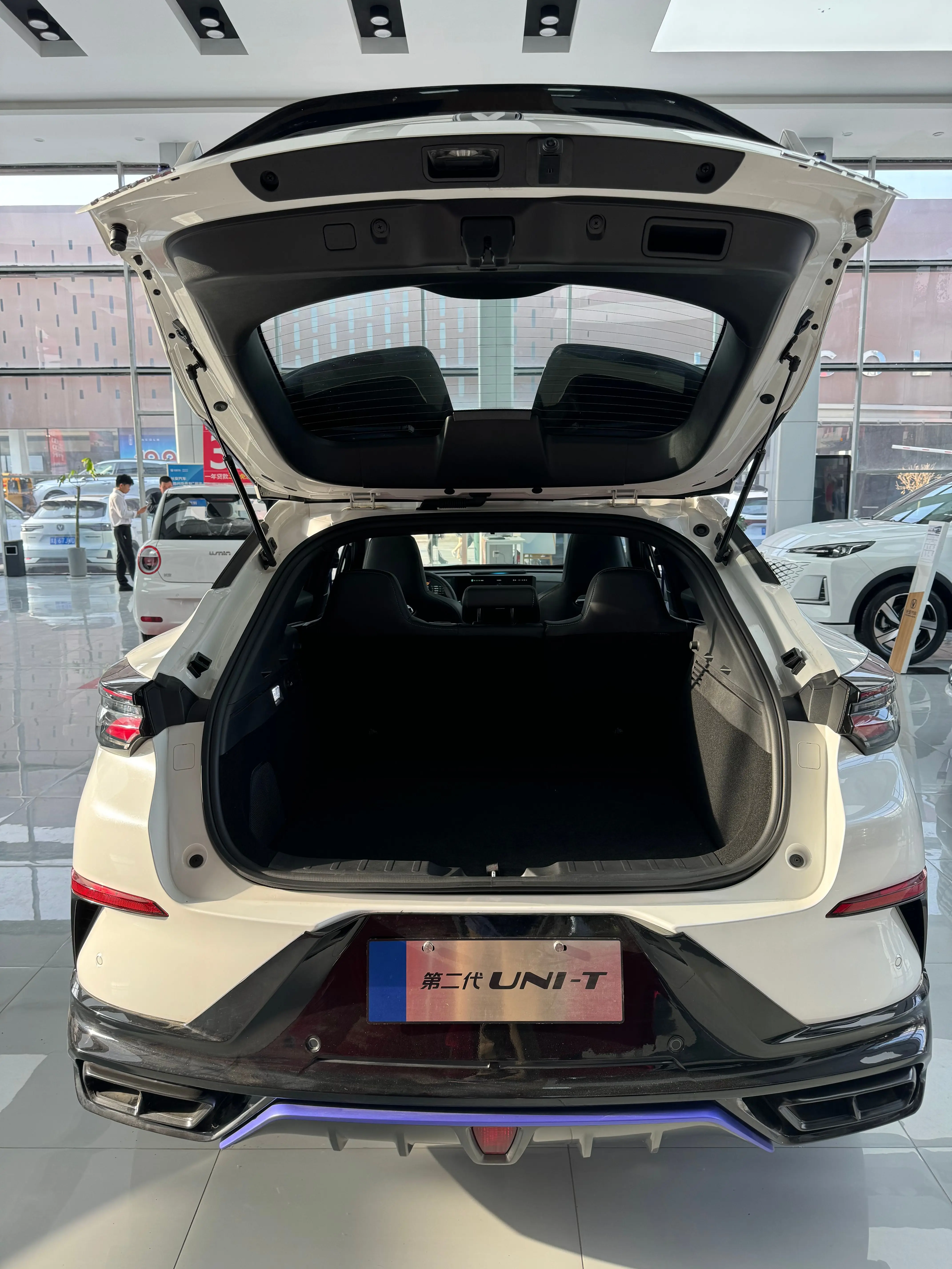 CHANGAN 2024 второго поколения UNI-T внедорожник 5-дверный 5-местный бензиновый автомобиль 1 5 т (FWD) Euro VI Emission Лидер продаж