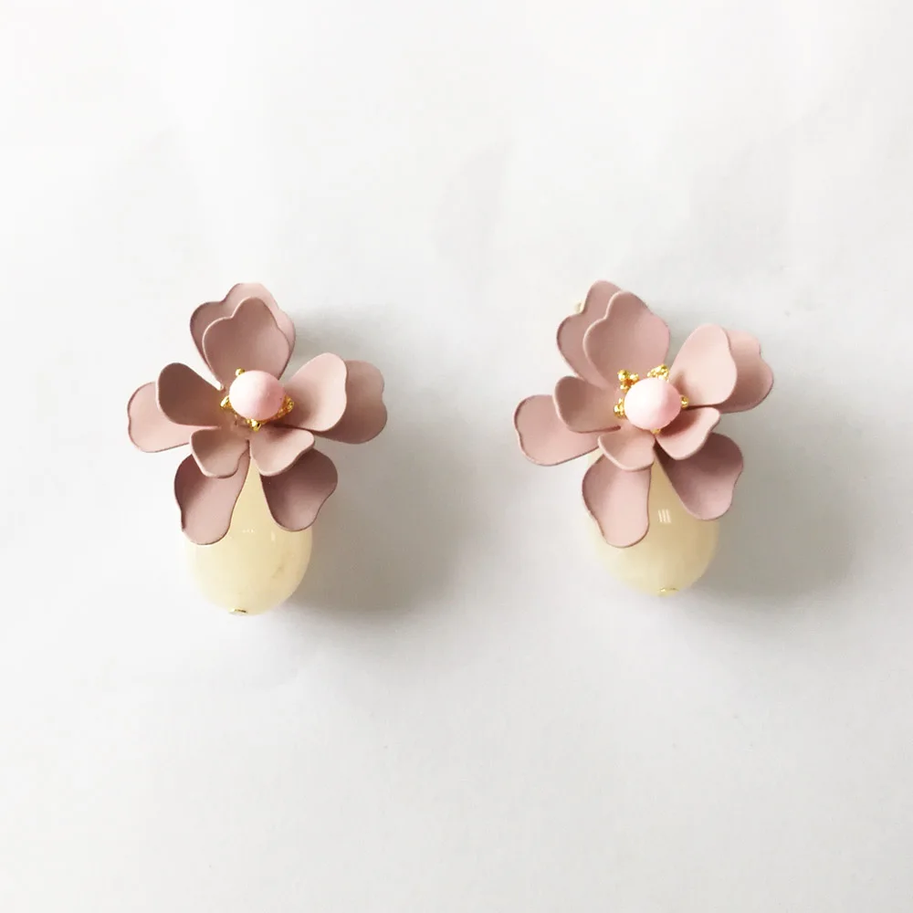 
Spray painted matt flower with acrylic bead earrings spring color earrings Birthday gift 