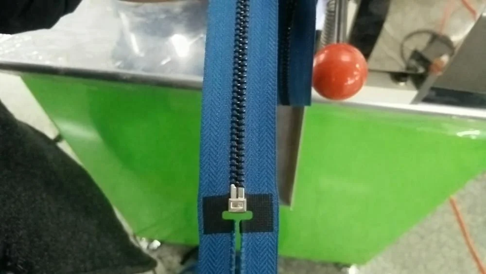 Top Quality Nylon Zipper Automatic Pin Box Fixing Machines