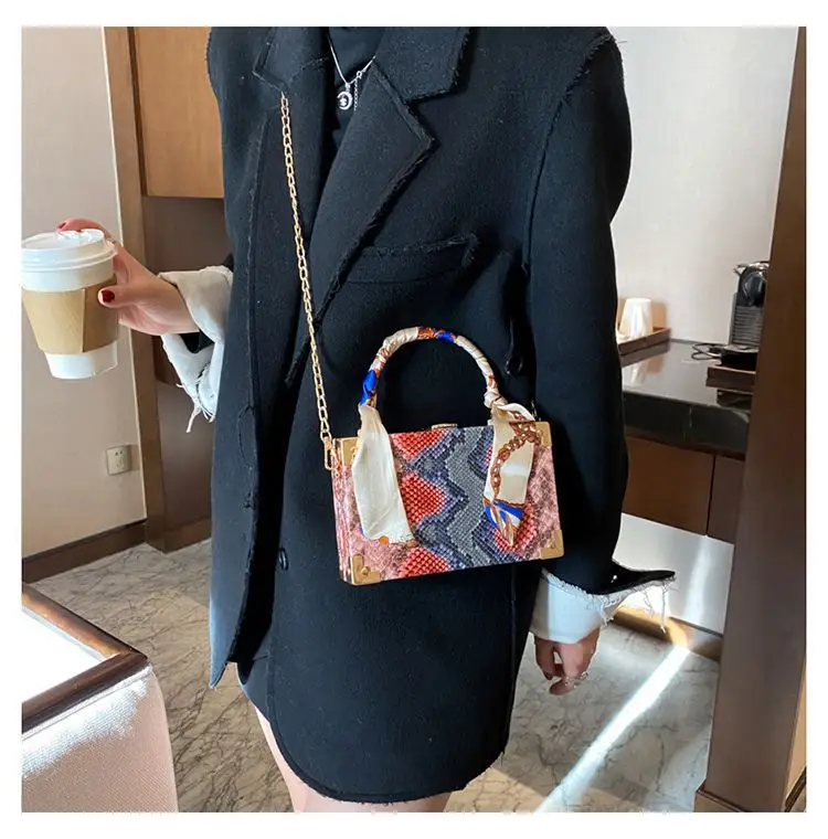 kc Ins 2022 New Vintage snake pattern box small square bag chain strap portable One Shoulder Messenger Bag
