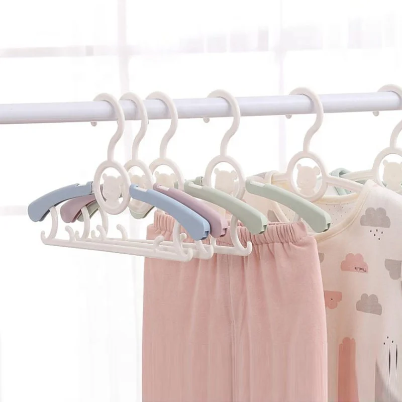 Wholesale Factory Groove Design Scalable Heavy-Duty Plastic Baby Clothing Hangers for Baby Children Kids