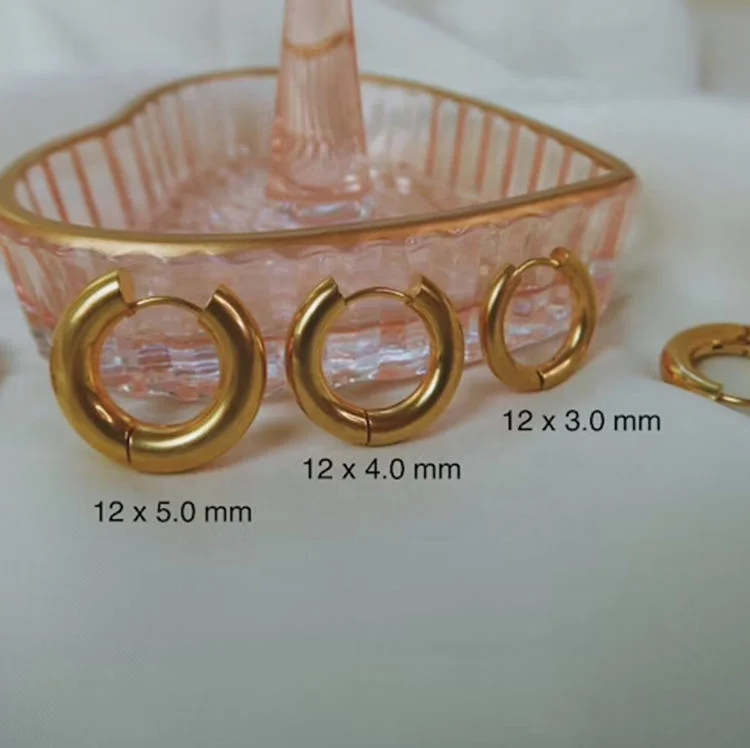 Minimalist Women Christmas Huggie Earrings Fashion 18K Gold Plated Hypoallergenic Gold Thick Hoop Earrings Trend 2021