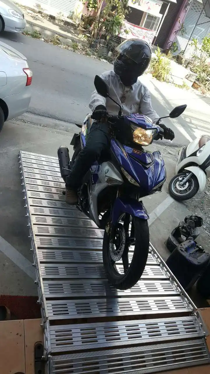 Прочная алюминиевая складная лестница для погрузки и разгрузки под заказ