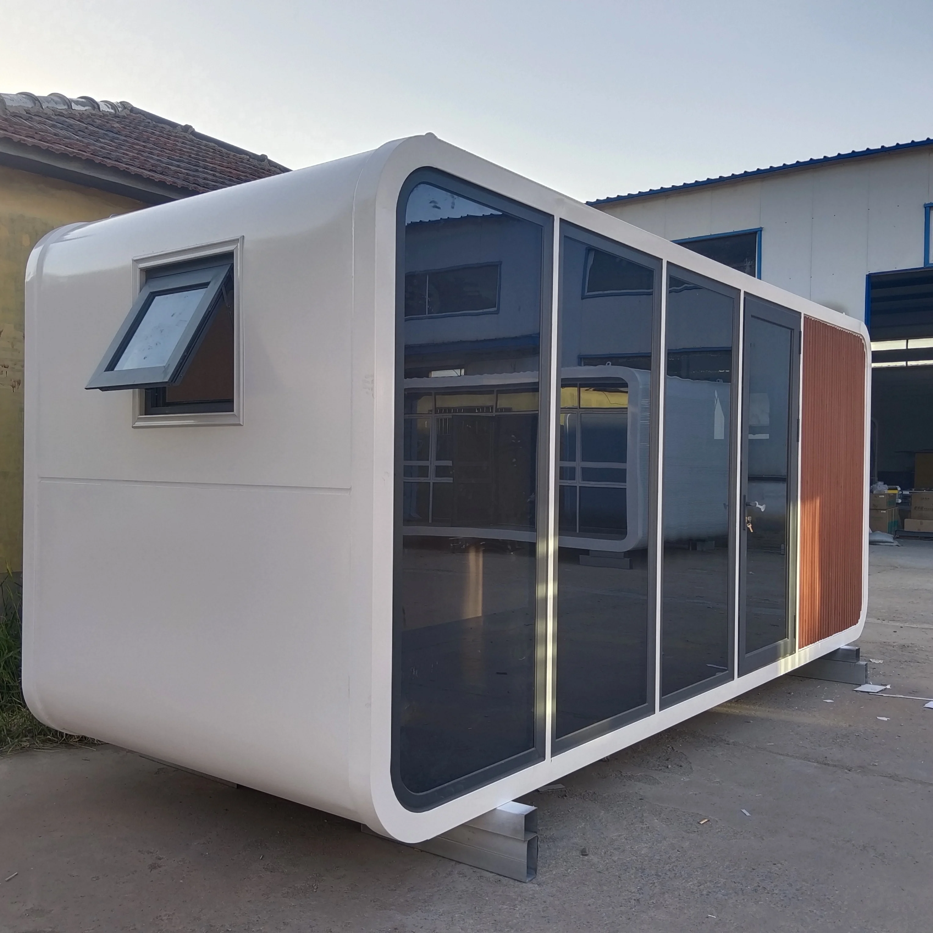 2024 China Apple Capsule Mobile Home Prefabricated Cabin with Kitchen and Bathroom for Hotels and Bed & Breakfasts