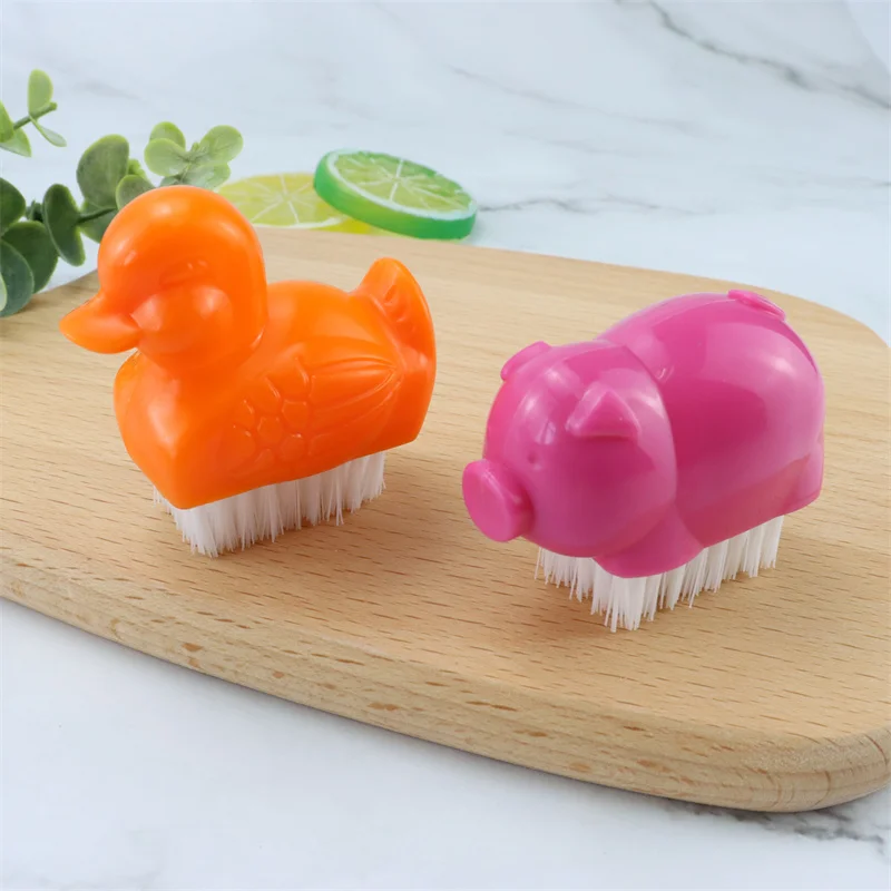 Hot sale cartoon animal shape plastic cute children bathing and hands-washing cleaning nail cleaning brush dust