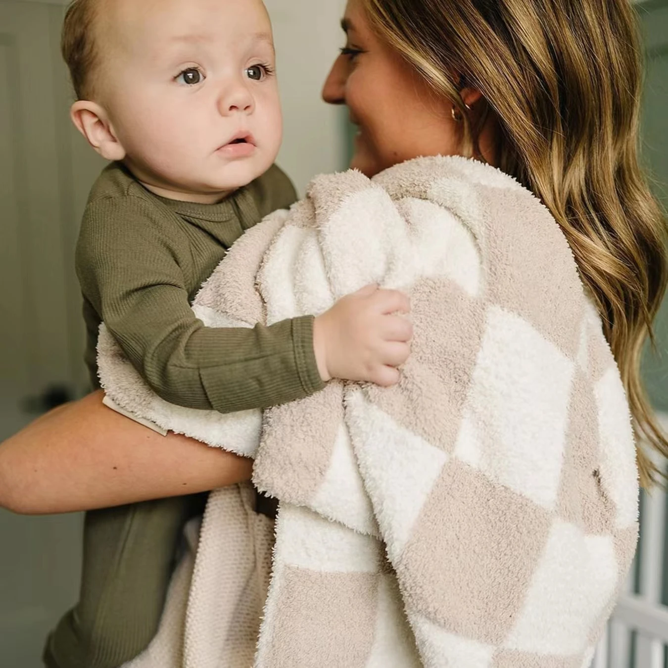 Low MOQ High Quality Personalized Wholesale Super Cozy Warm Face and Chess Knitted Throw Blankets Fleece