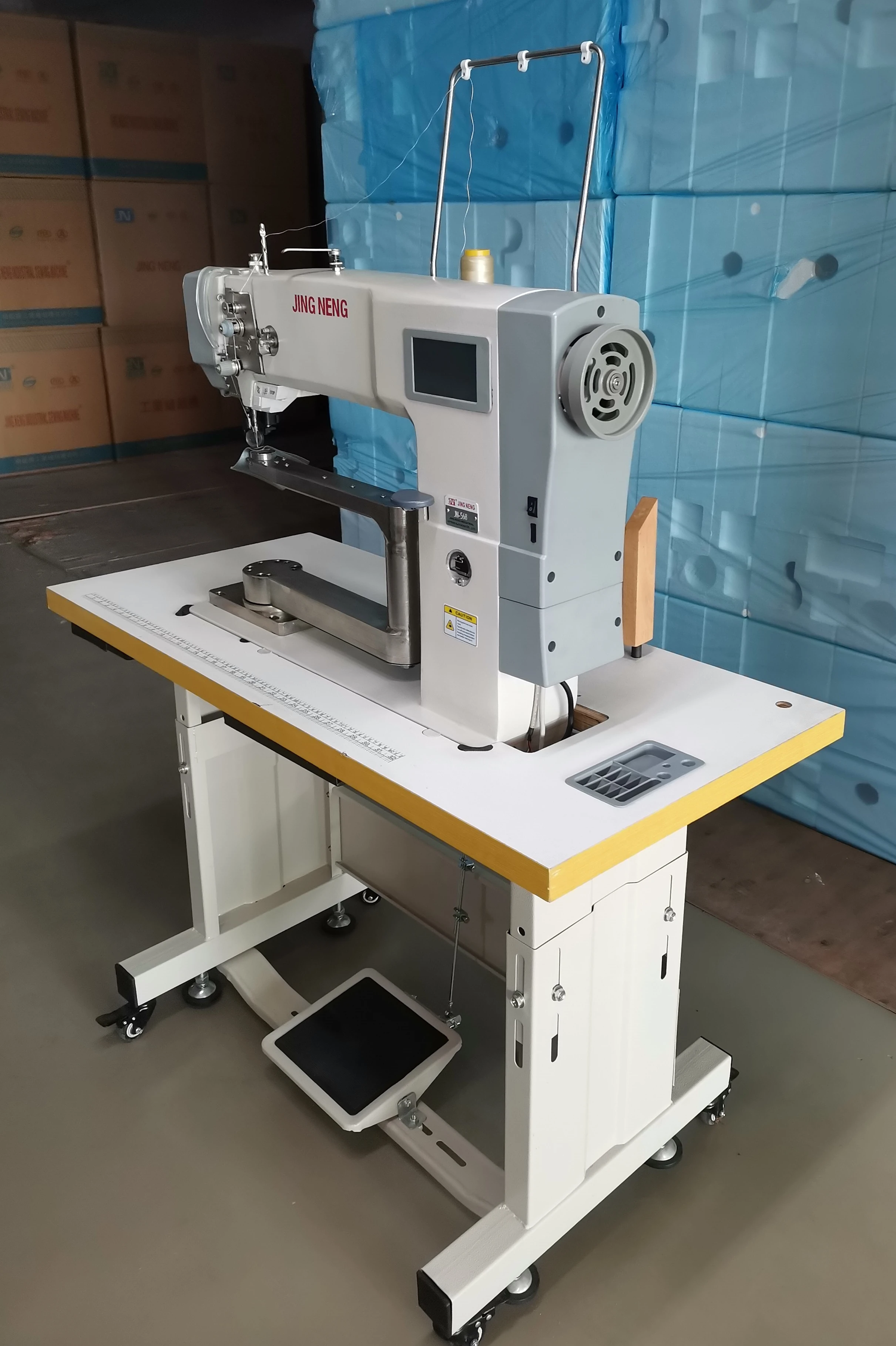 Stepper Motor Heavy Duty Computer Sewing Machine 360 Degree Rotating Roller Feed Sewing Machine