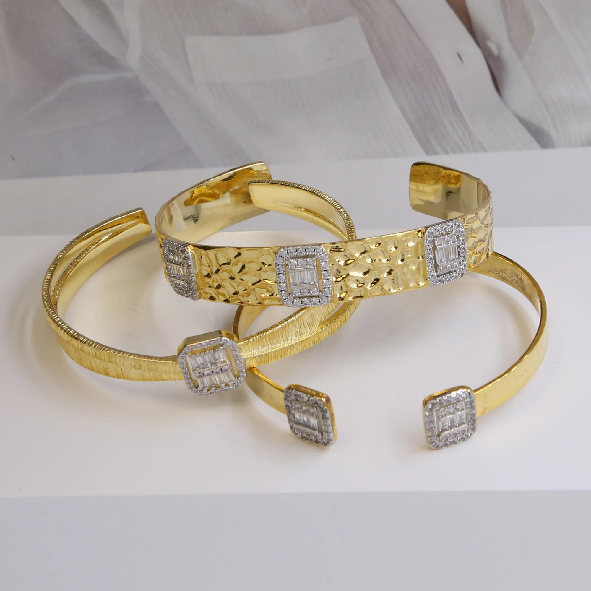 Retro personality jewelry geometric diamond-encrusted design sense Brass gold plated bracelet