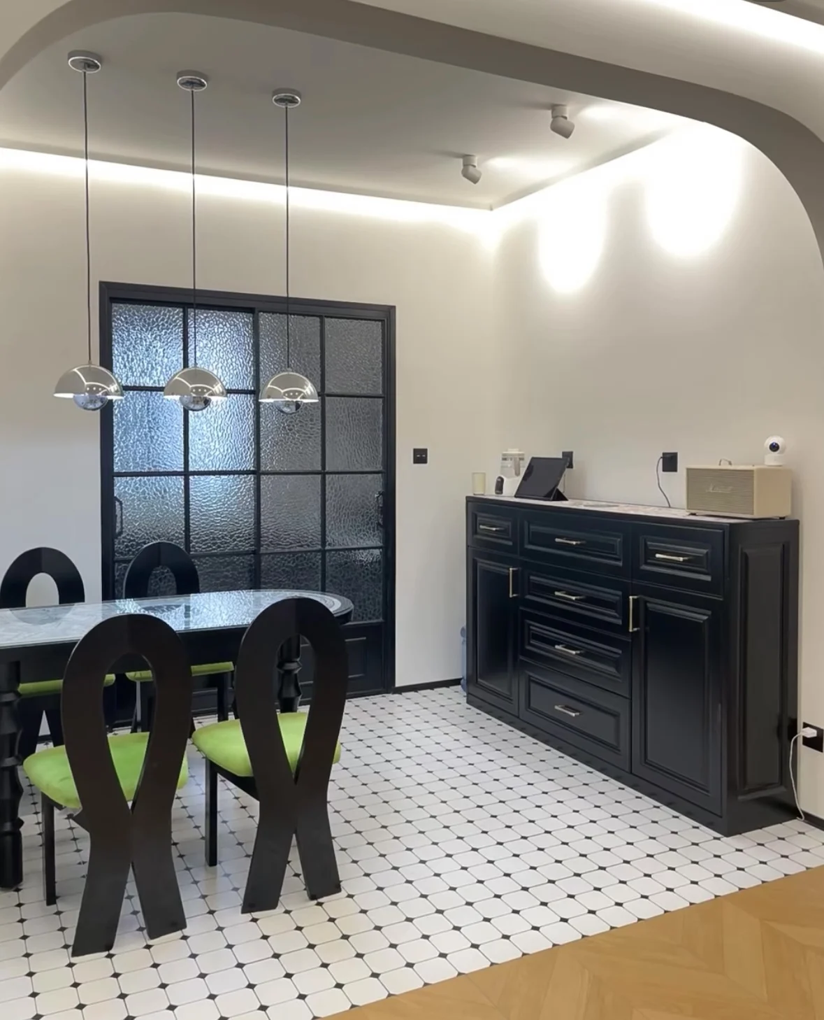 Retractable Aluminum Metal Gate Anti-Throttle Kitchen Sliding Door for Outdoor Use Manual Control Opening Pattern Glass Door