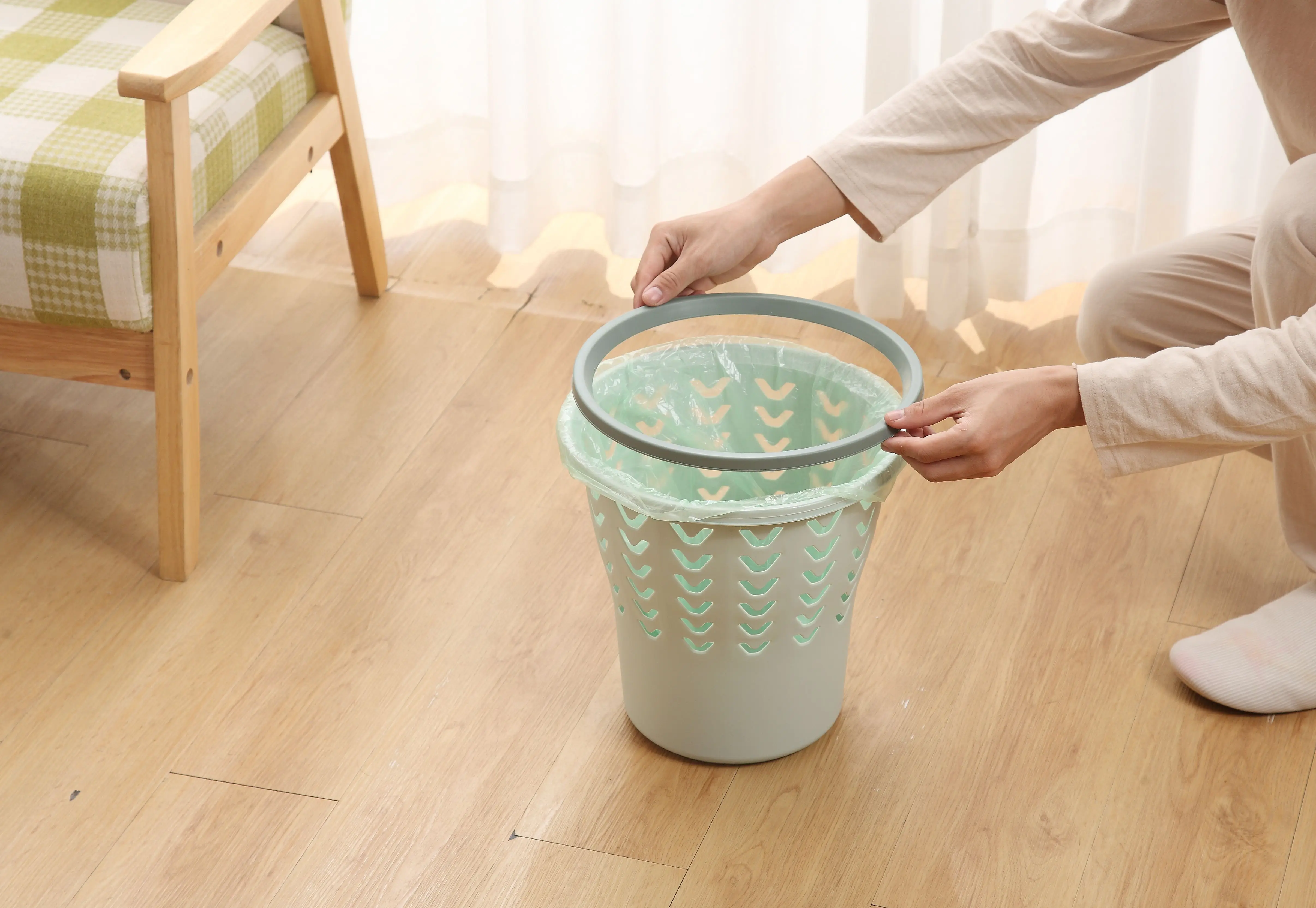 
Modern Household Indoor PP Garbage Plastic Trash Waste Bin Can with Fixed Sleeve 
