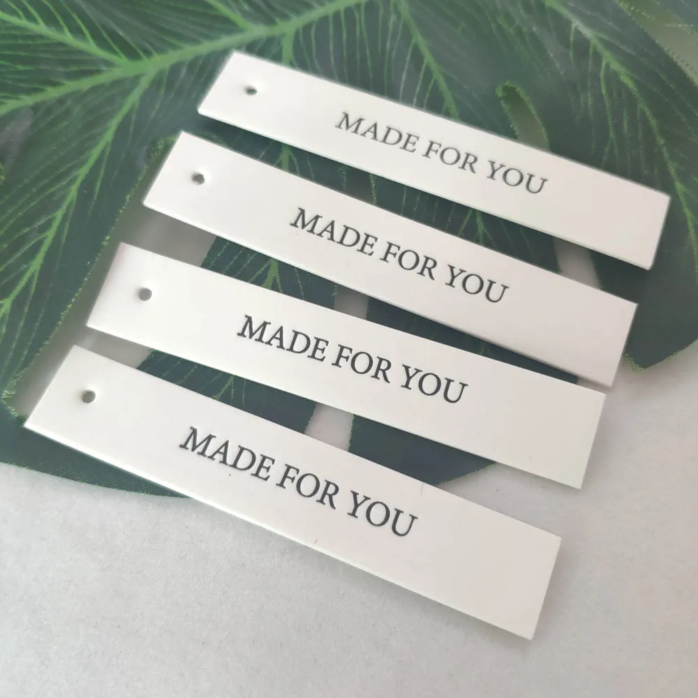 Роскошный китайский новый дизайн брендовая печать на заказ бумажная вешалка цена на одежду