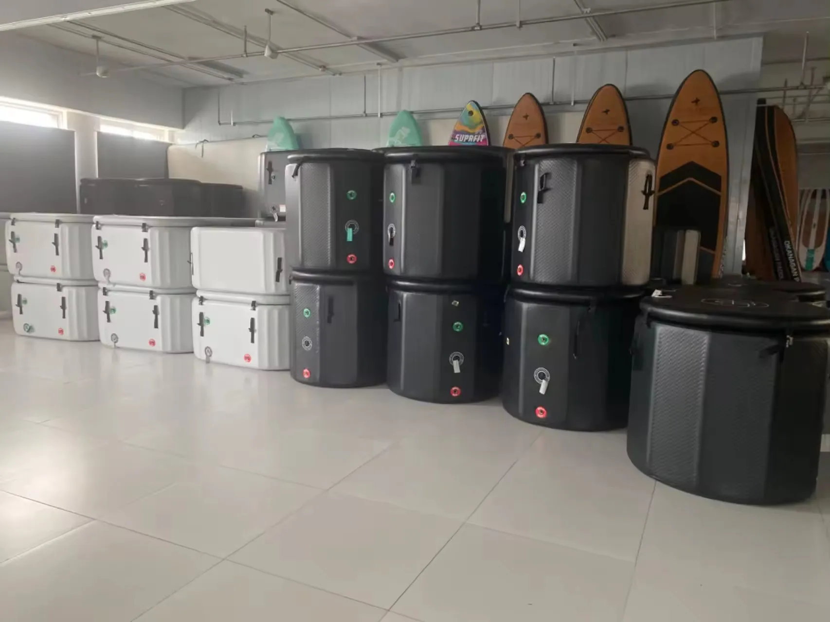 Customized Inflatable Drop Stitch Fabric Inflatable Ice Tub Plunge Ice Bath Barrel For Sport Recovery