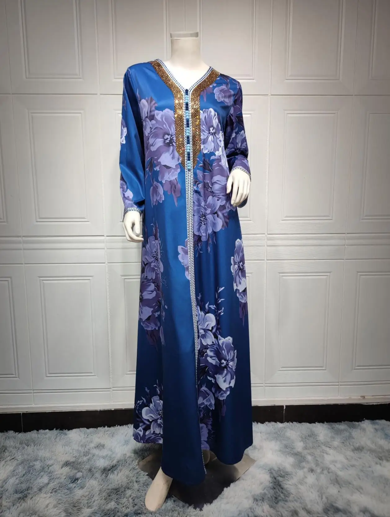 Женское платье с мусульманским принтом