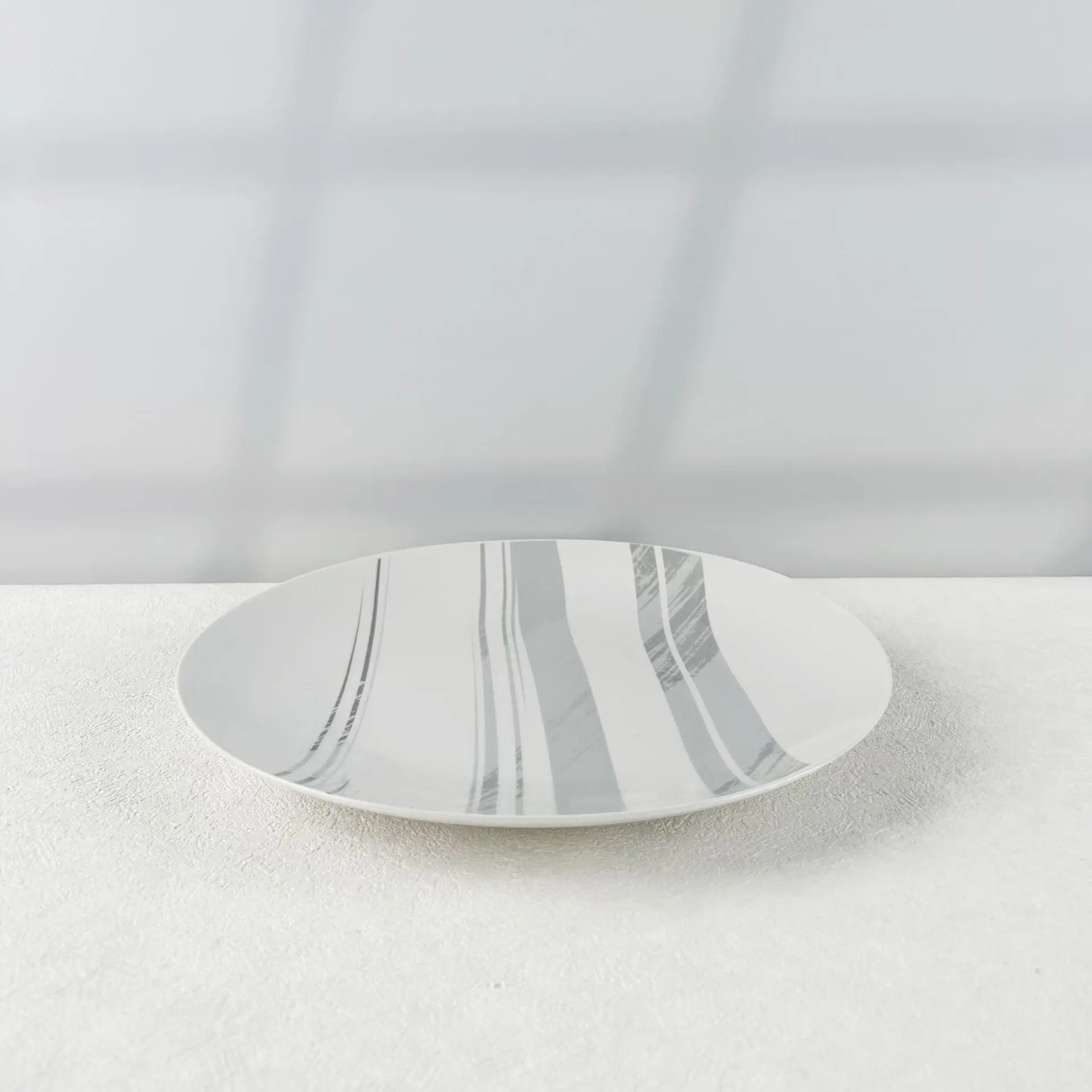 Wholesale porcelain tableware set European and American creative simple style bowls and plates tableware set ceramic decal set