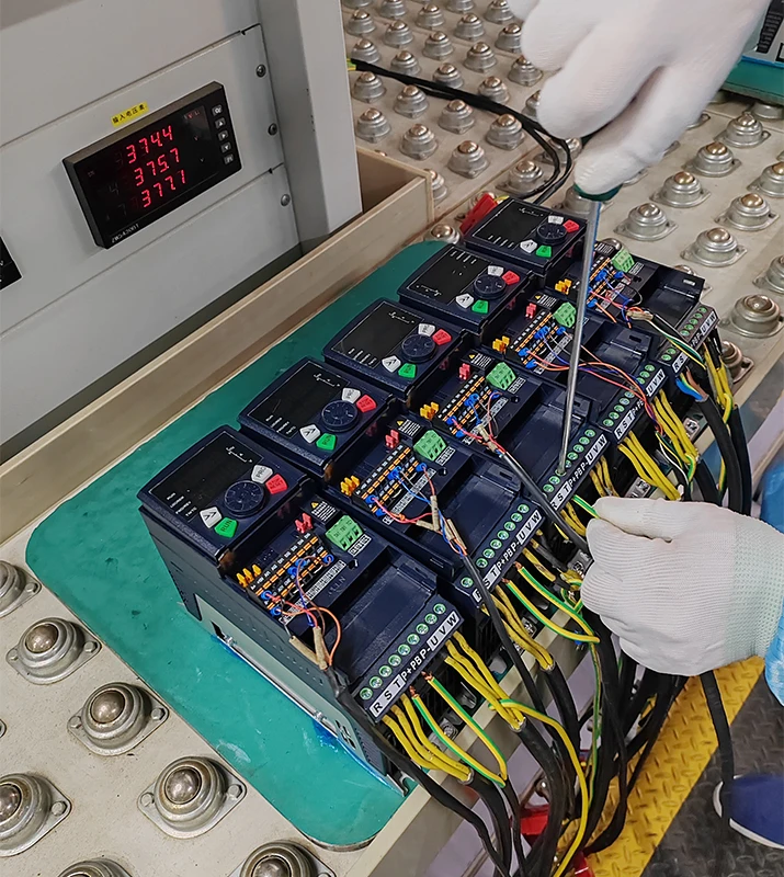 DC AC Inverter Mini Solar Inverter MPPT Submersible Deep Well Pump Controller 220V