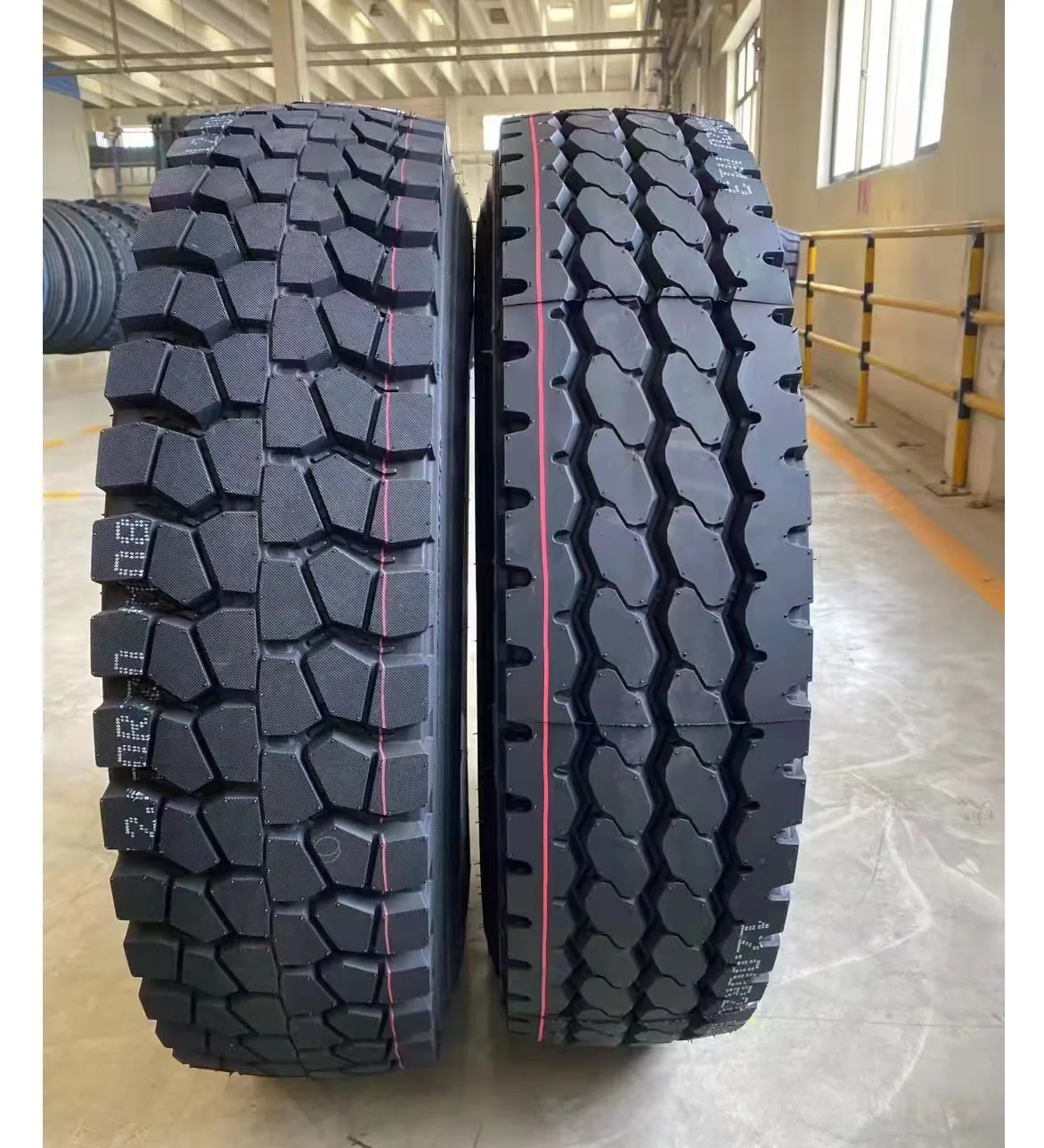 Wholesale Chinese truck tire factory on sale truck tire 10.00R20 Radial TBR tire