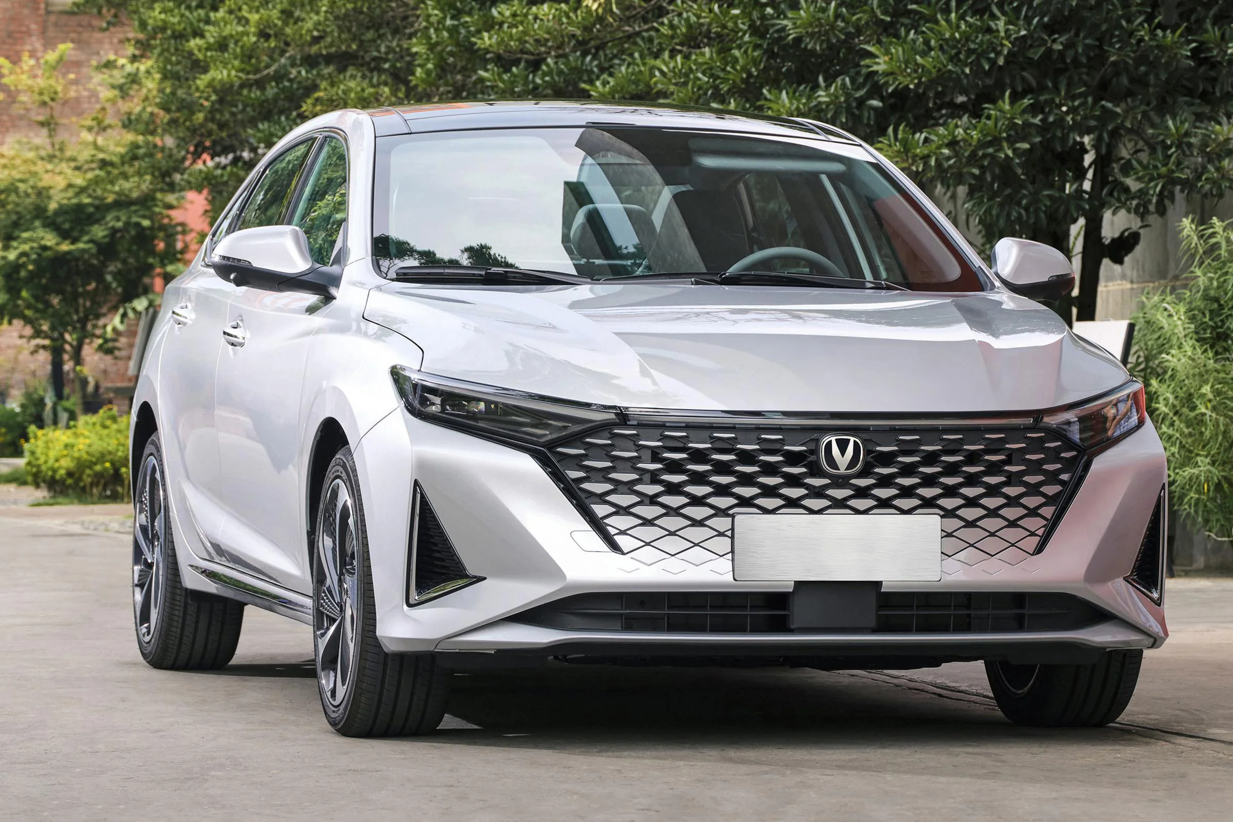 China Luxury Cars Changan Raeton PLUS 210KM/H 1.5T Front-wheel Drive Brand New Vehicles For Sale