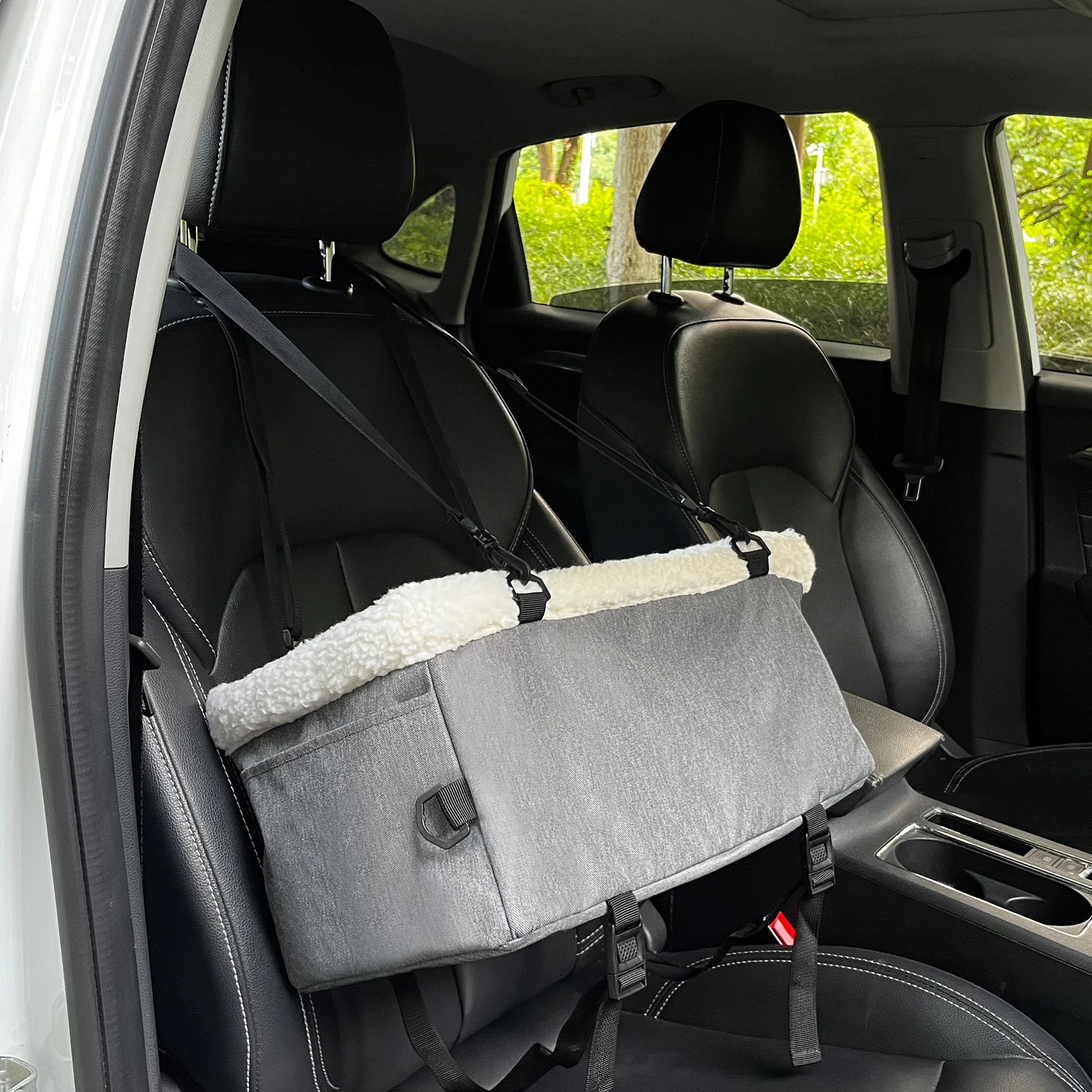 Geerduo Pet Customize OEM ODM Portable Pet Dog Cat Car Center Console Booster Seat For Small Dogs