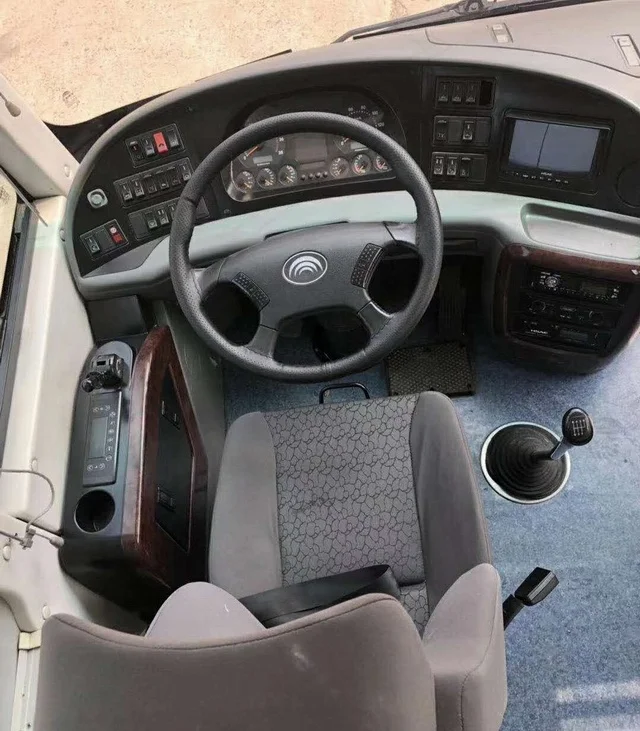  Роскошный автобус Yutong 39 сидений