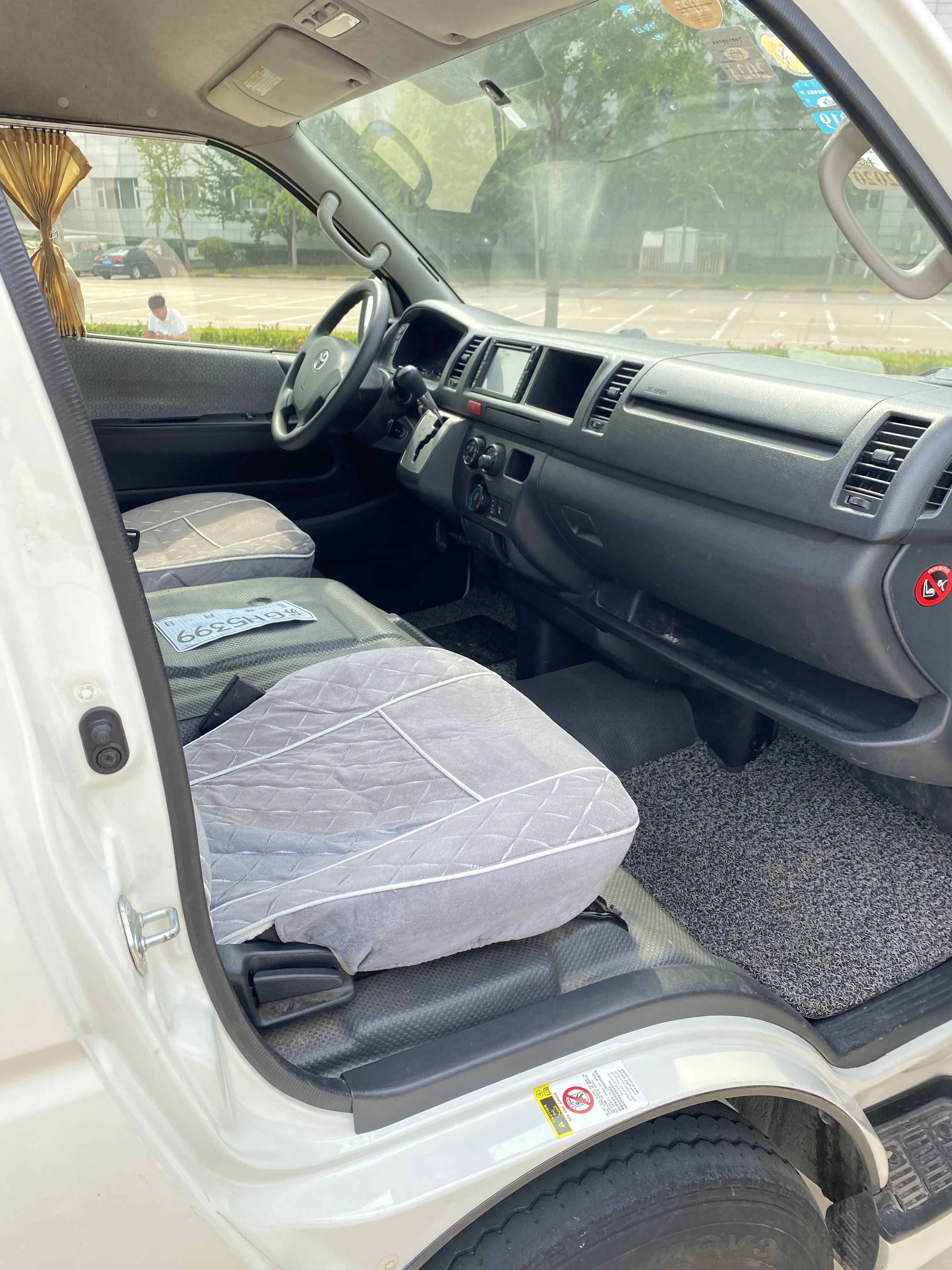 used minibus toyota hiace  good  price for Sale