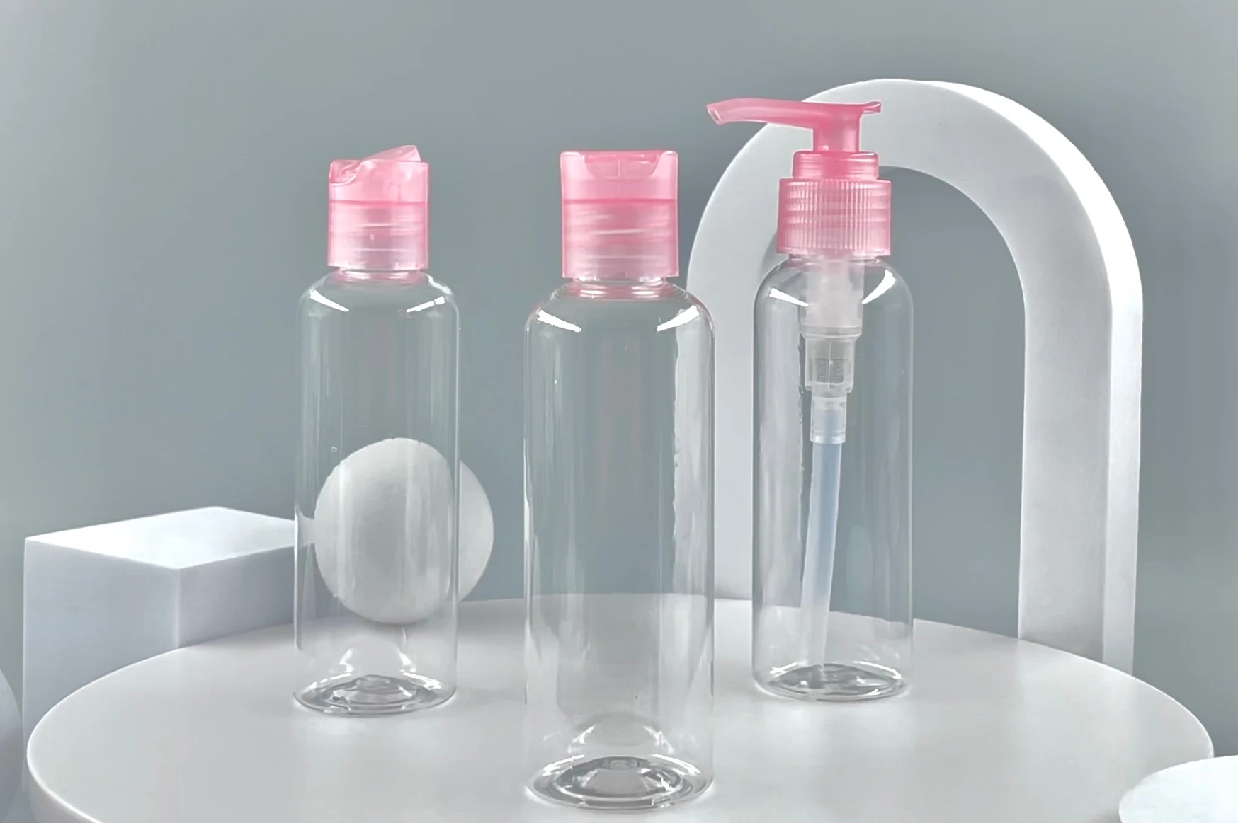 Wholesale Free Sample Refillable Empty Plastic Bottle and Cream Jar Travel Set for Cosmetic and Personal Care Liquid Use