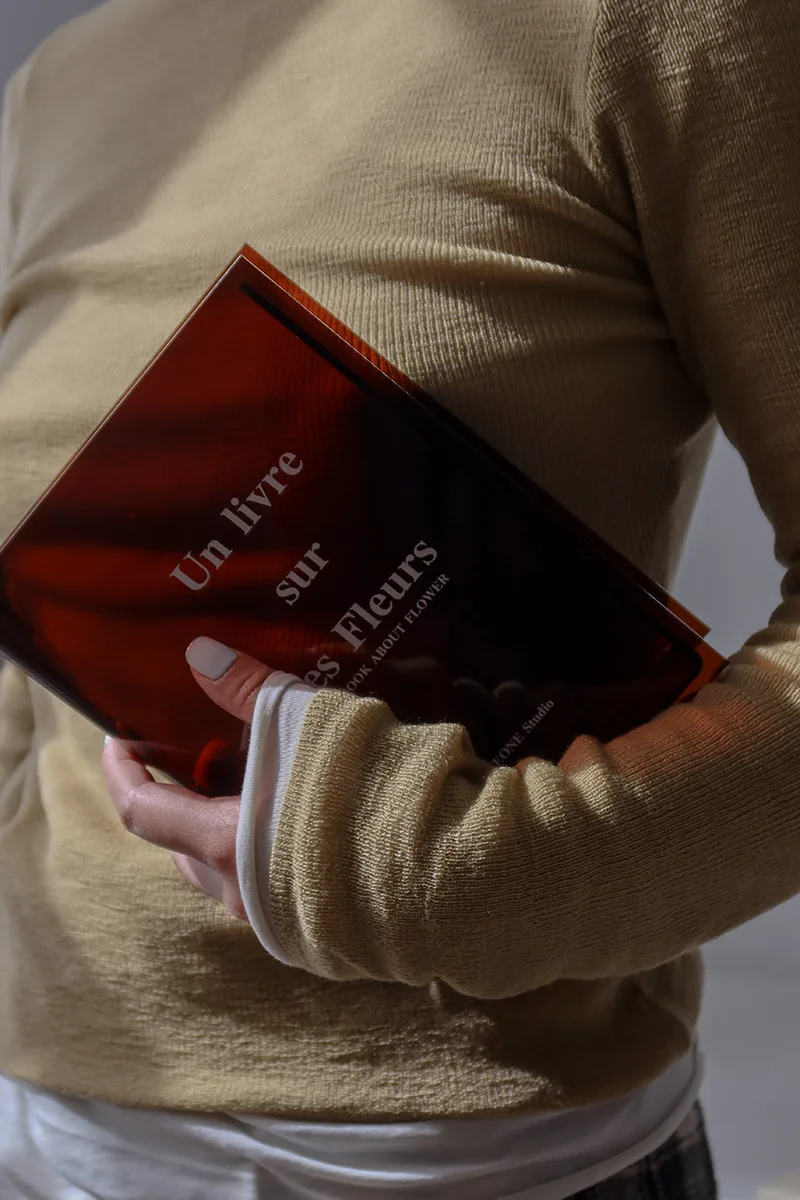 2023 New Hot Sale Nordic Style Acrylic Vase Modern Book Shape Acrylic Vase Wholesale For Home Decoration