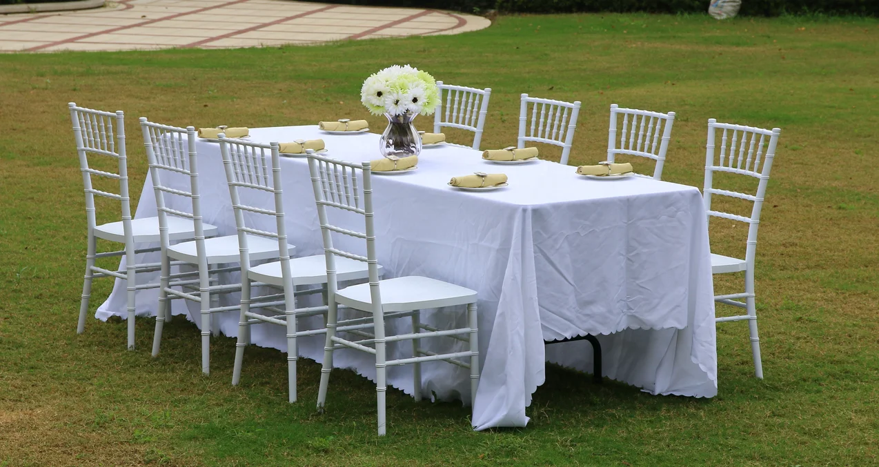 Металлического цвета 17 лет завод пластиковые chiavari стул смолы с подушкой и чехлами для вечеринки