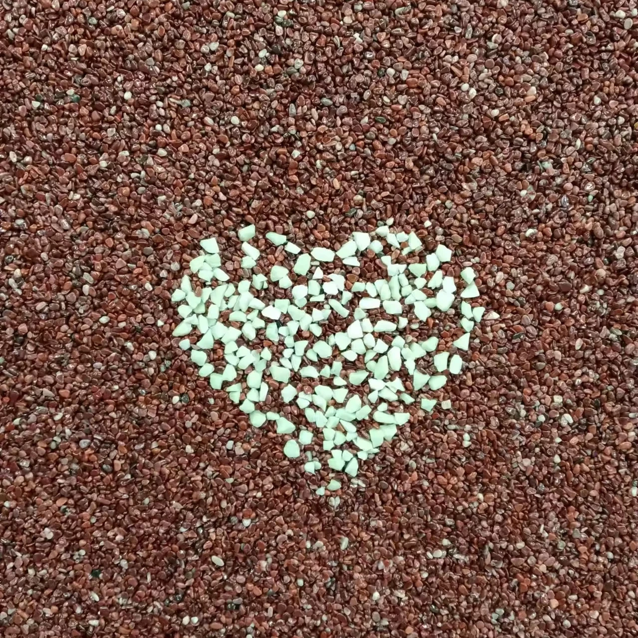 Натуральный речной камень галька полированная белая булыжная круглая форма для парковой