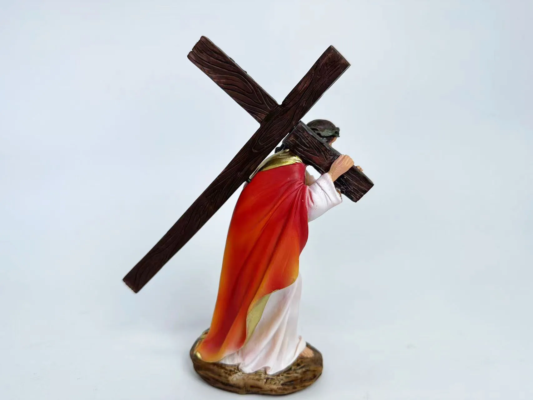 religious figurines sculpture jesus carrying Cross resin ornament statue for christmas nativity