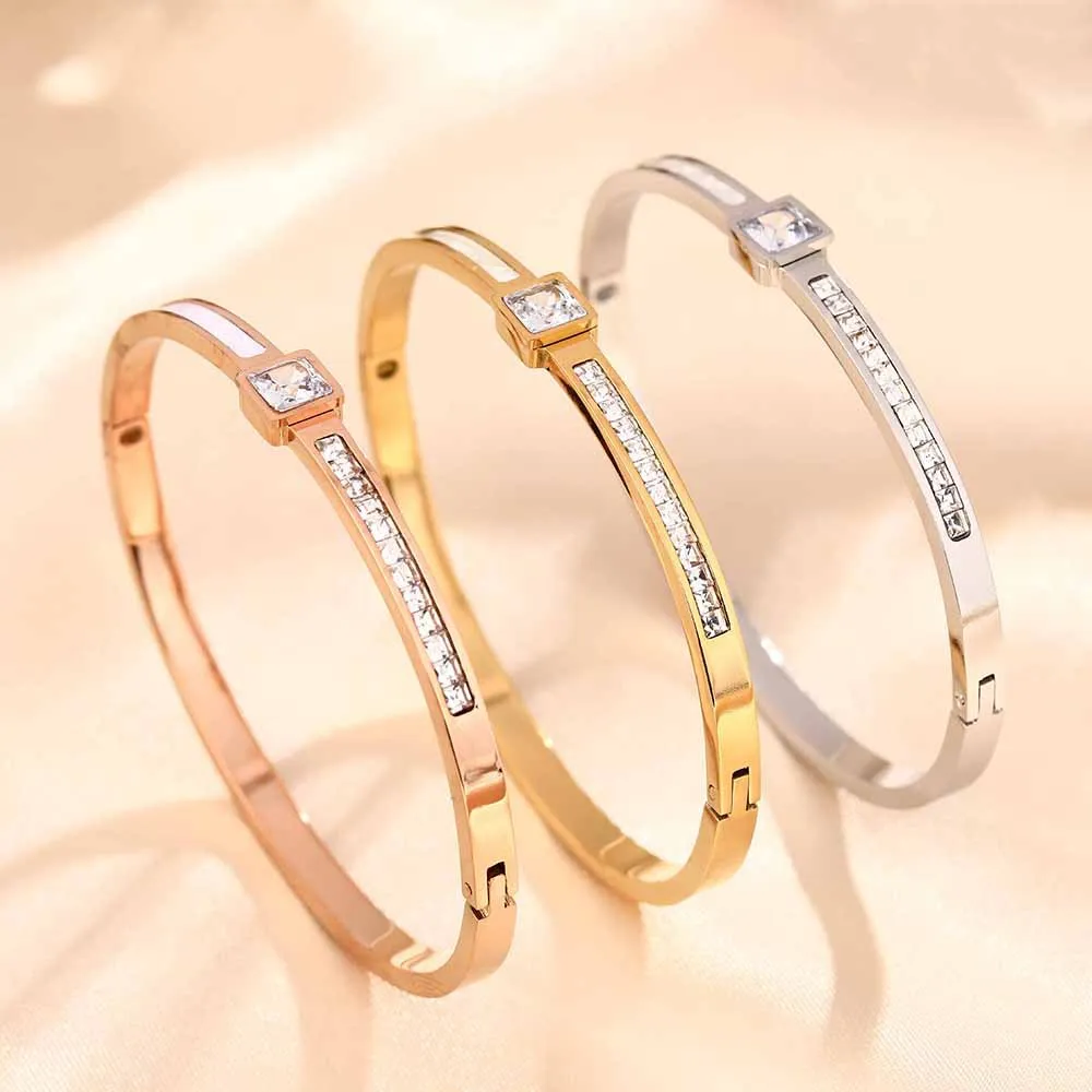 Hypoallergenic Waterproof Female Non Tarnish Stainless Steel Bracelet  Gold Four-Leaf Clover Fashion Jewelry Bracelets Bangles