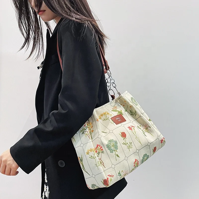 Bestseller Korean Retro Full Floral Print Large Capacity Pu Chains Strap Canvas Messenger Shoulder Handbag Women Tote Bag