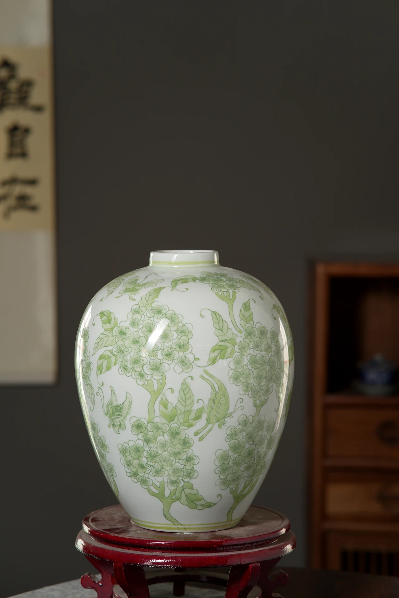 HomeWares Christmas Decorative round Bottles Pottery Ceramic & Porcelain Vases with Transparent Glaze Stone Type