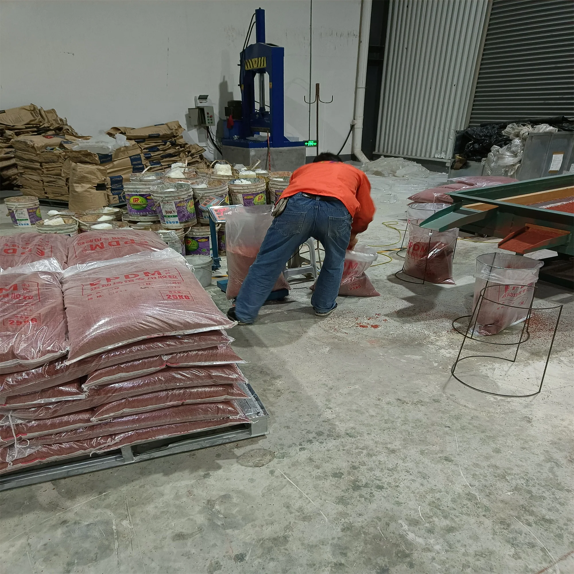 mcg Best Quality Rubber Flooring Raw Materials Colorful EPDM Granules for Outdoor Playground Surface