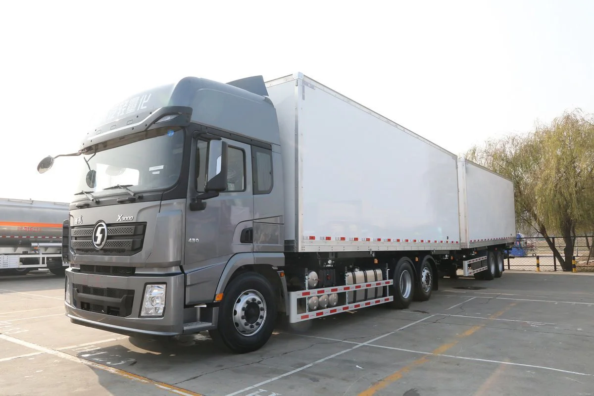 China trade 6x2 3 seats sleeper cabin 8 wheelers diesel 430hp euro 5 engine 25 ton lorry transport tractor cargo truck
