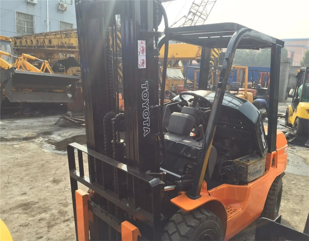 Подержанный вилочный погрузчик toyota 3 тонны 5 тонн для продажи Локация Шанхай Китай