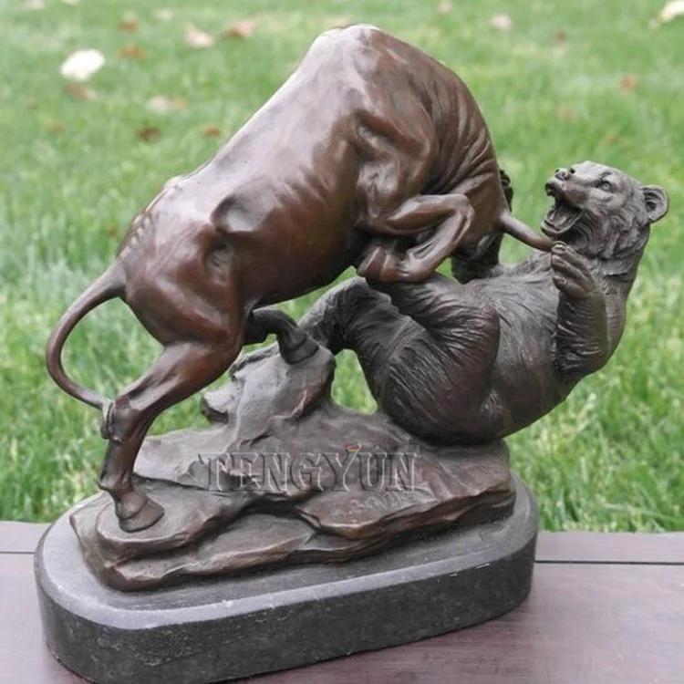 Famous customized metal bull and bear statues bronze charging bull and bear sculpture for sale