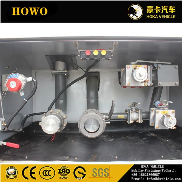  SINOTRUK HOWO 8X4 371HP 28CBM топливный танкер модель
