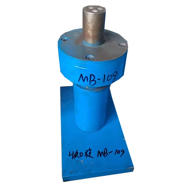 PLASTIC INJECTION AND IRON MOLD