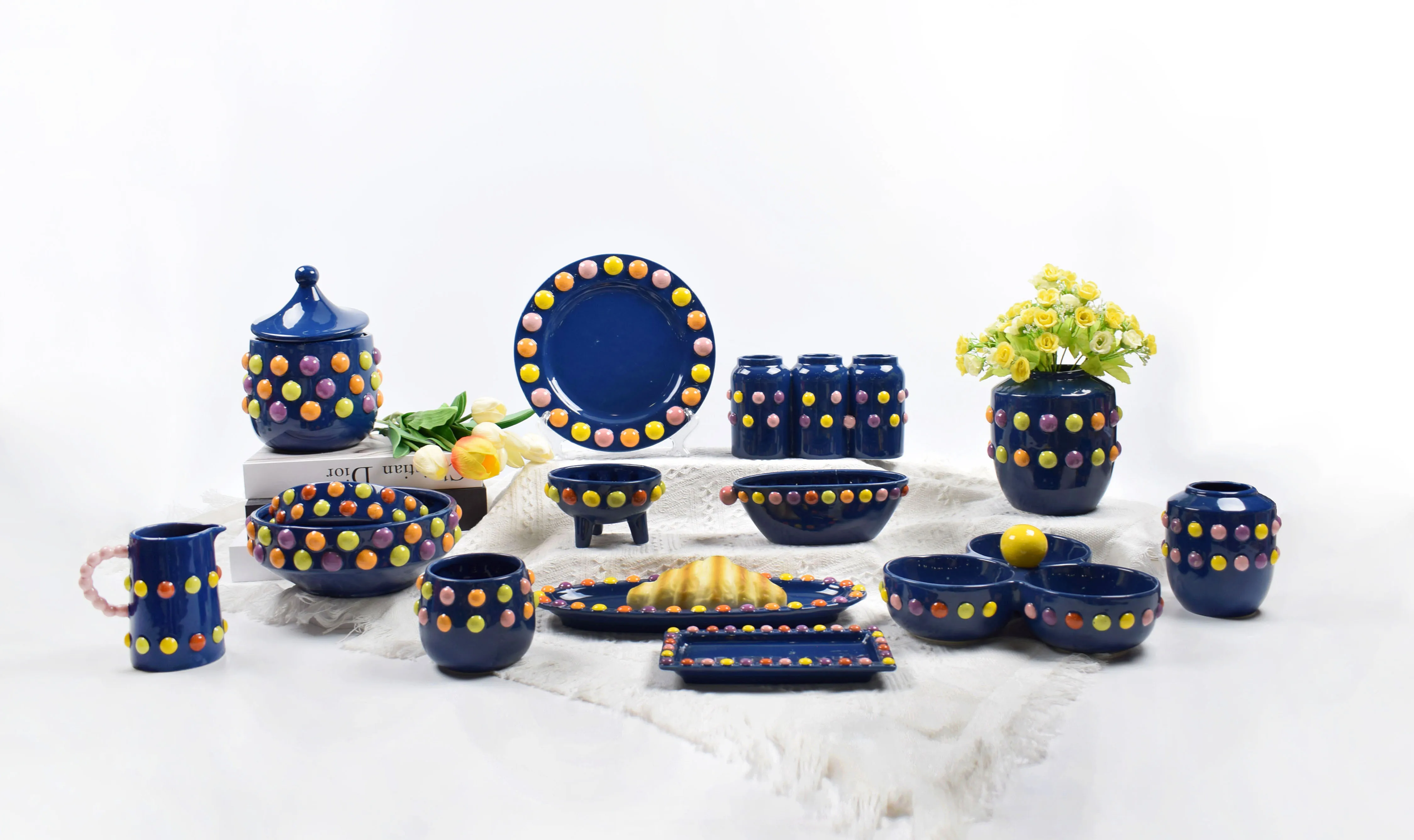 The Latest Style Tableware Debossed Ceramic Soup Bowl and Ceramic Round and Rectangle Plate Porcelain Tableware Set for Home