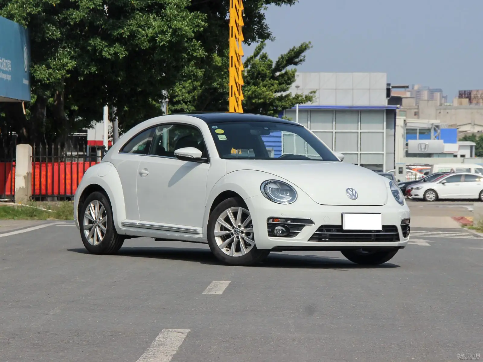 Efficient Engine, Legendary Style VW Beetle Gasoline Car volkswag-en