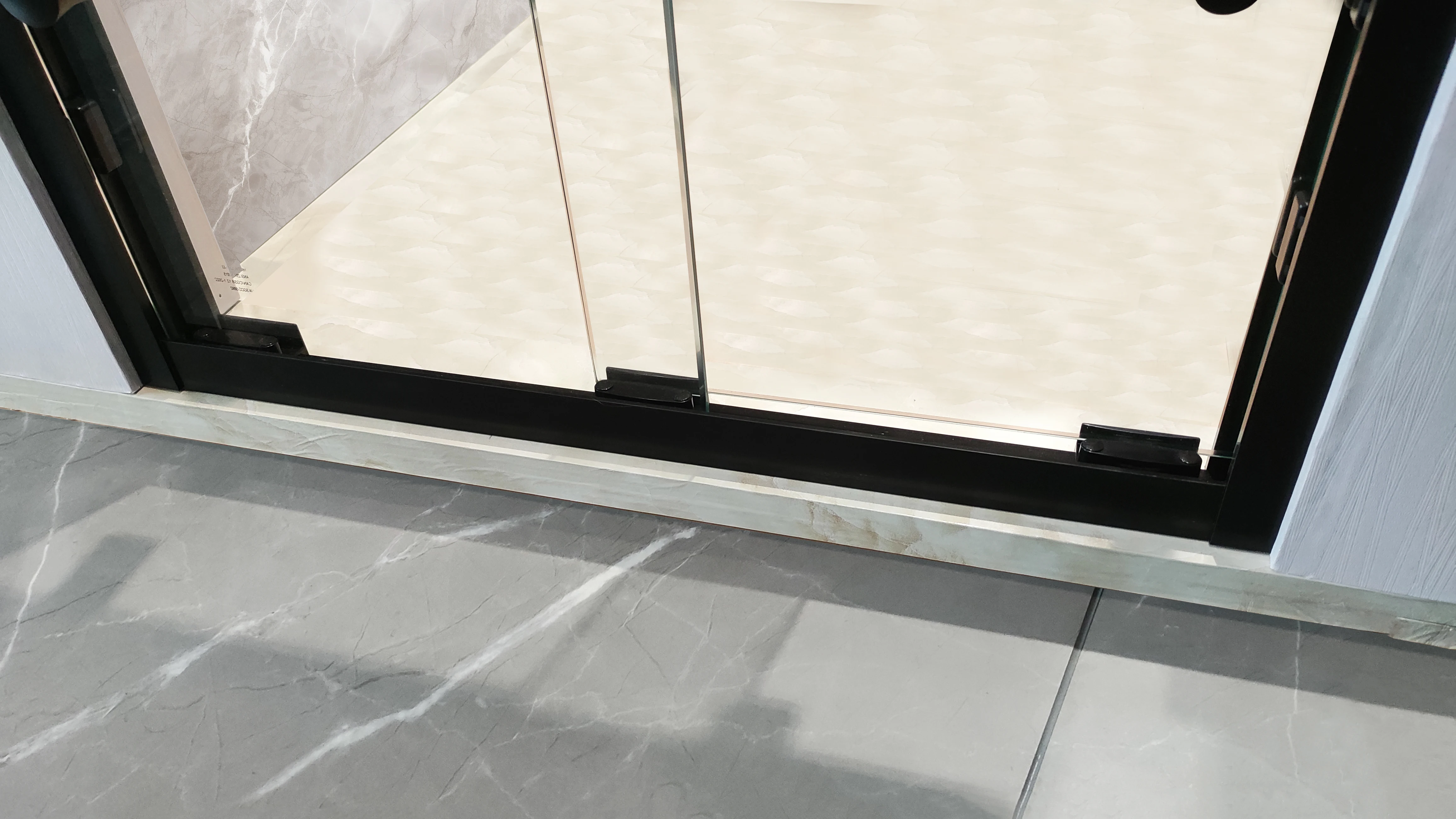 Factory Direct Aluminum Matte Black Shower Room Sliding Framed Tempered Glass Shower Door