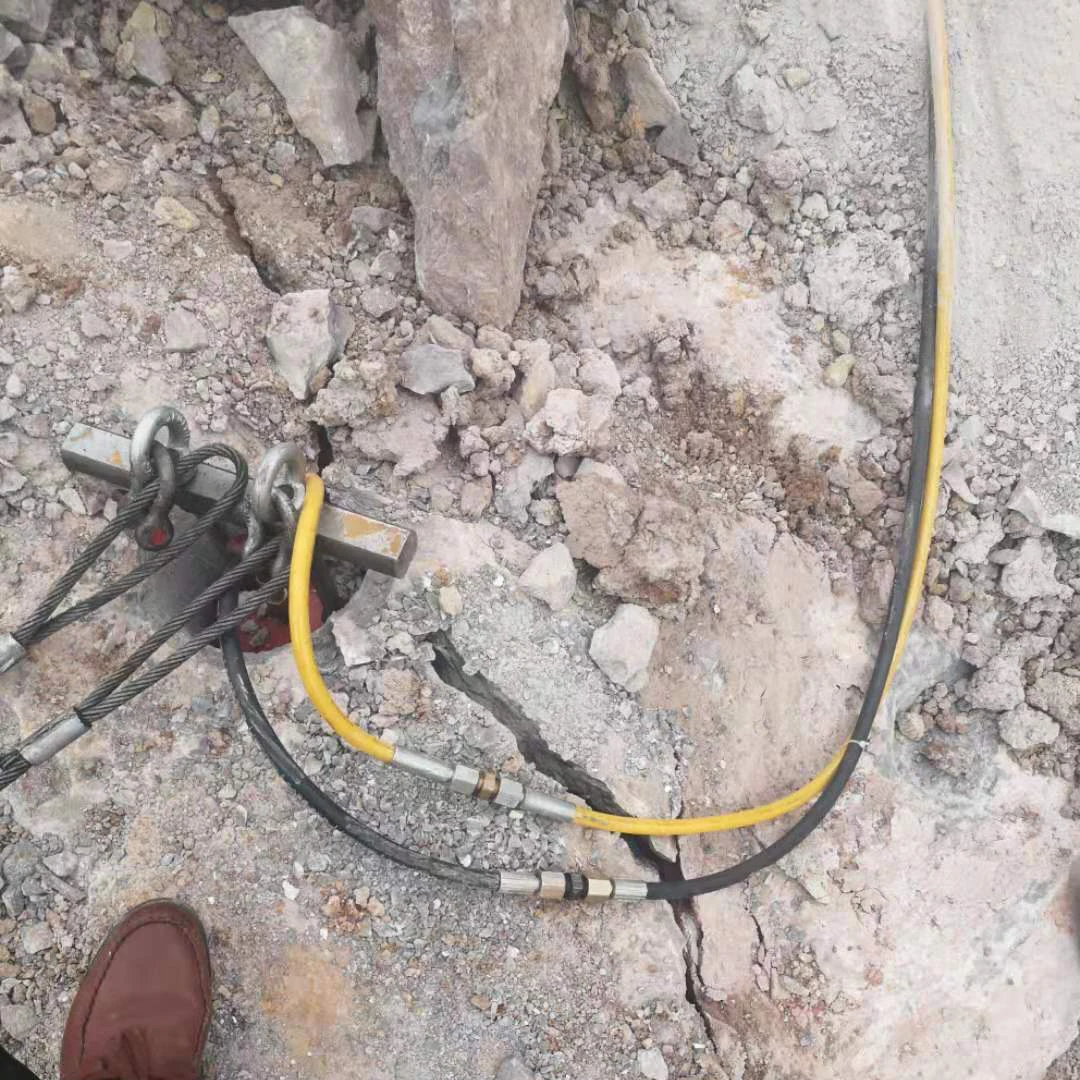 Dingli high efficient demolishing or breaking concrete block  machine,hydraulic piston rock splitter