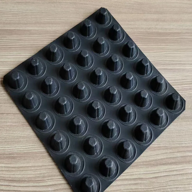 Современный дизайн 20 мм и 30 дренажный коврик из ПП пластика с геотекстилем для скатов туннелей парков