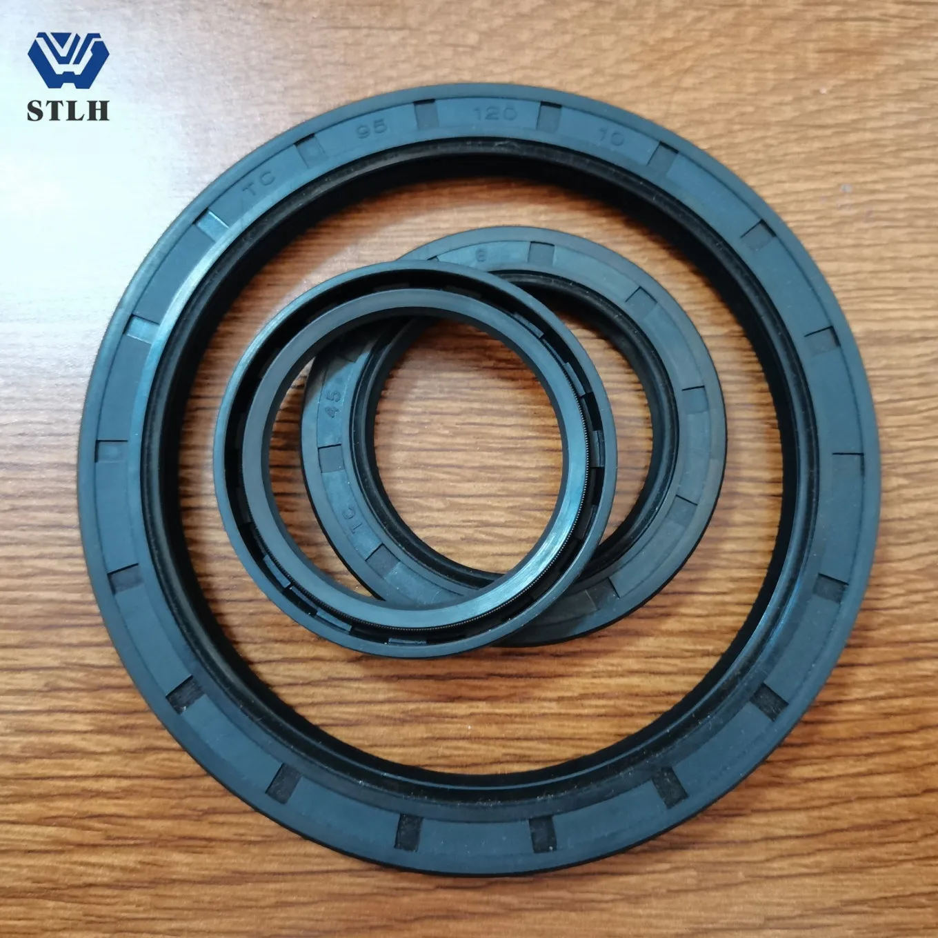 Double Lip High Temperature Resistant NBR FKM Rubber Seal TC Oil Seal with High Quality