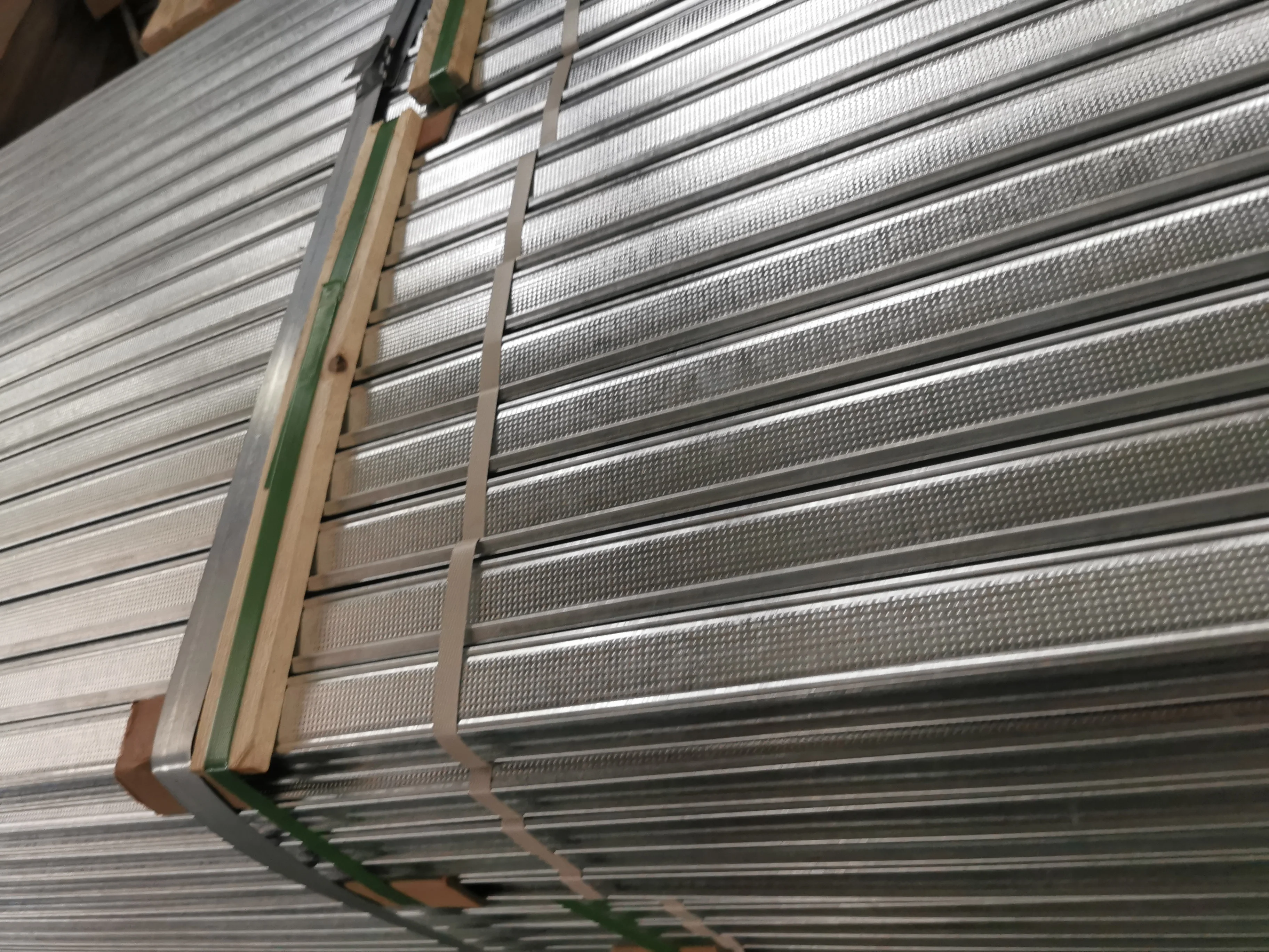 21*25*0.75mm Construction Material Unistrut Channel Price Cold Rolled C Channel Steel Metal Furring Channel Sizes