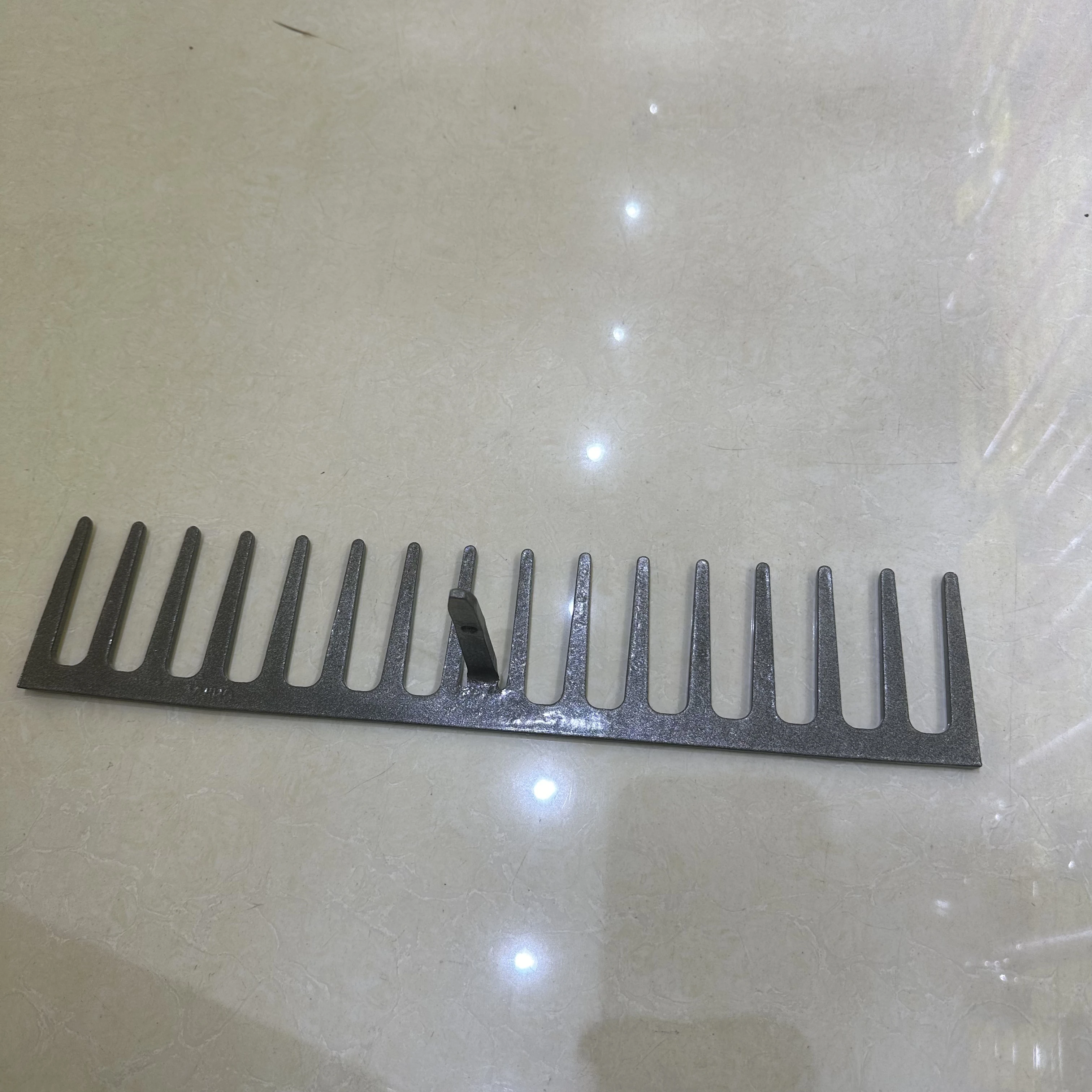 High Quality Garden Carbon Steel 16 Teeth Push Rake Garden Tools Garden Lawn Leaf Rake