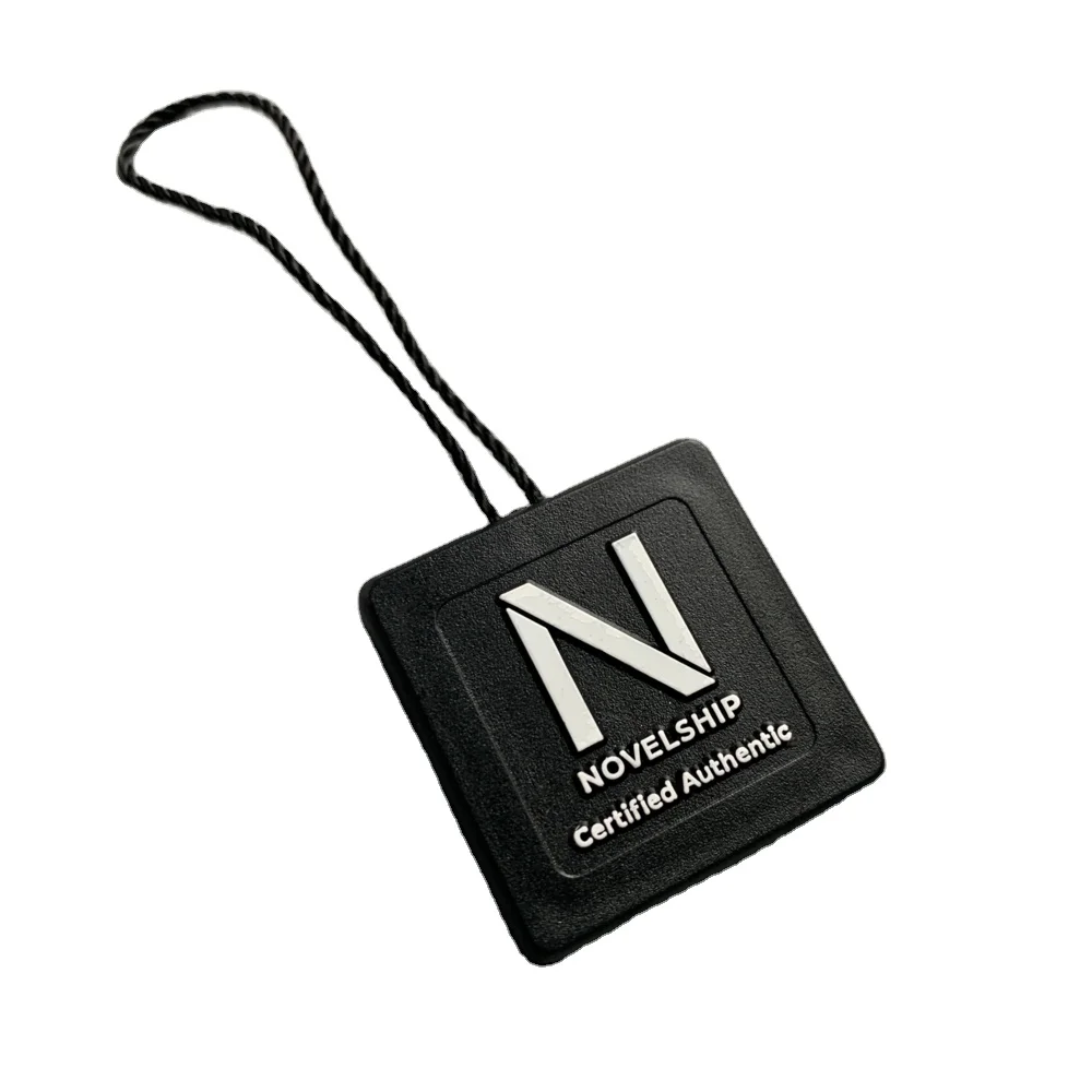 Custom New Design Embossed Logo Luxury Black Garment Plastic Hang Tag String for Clothing