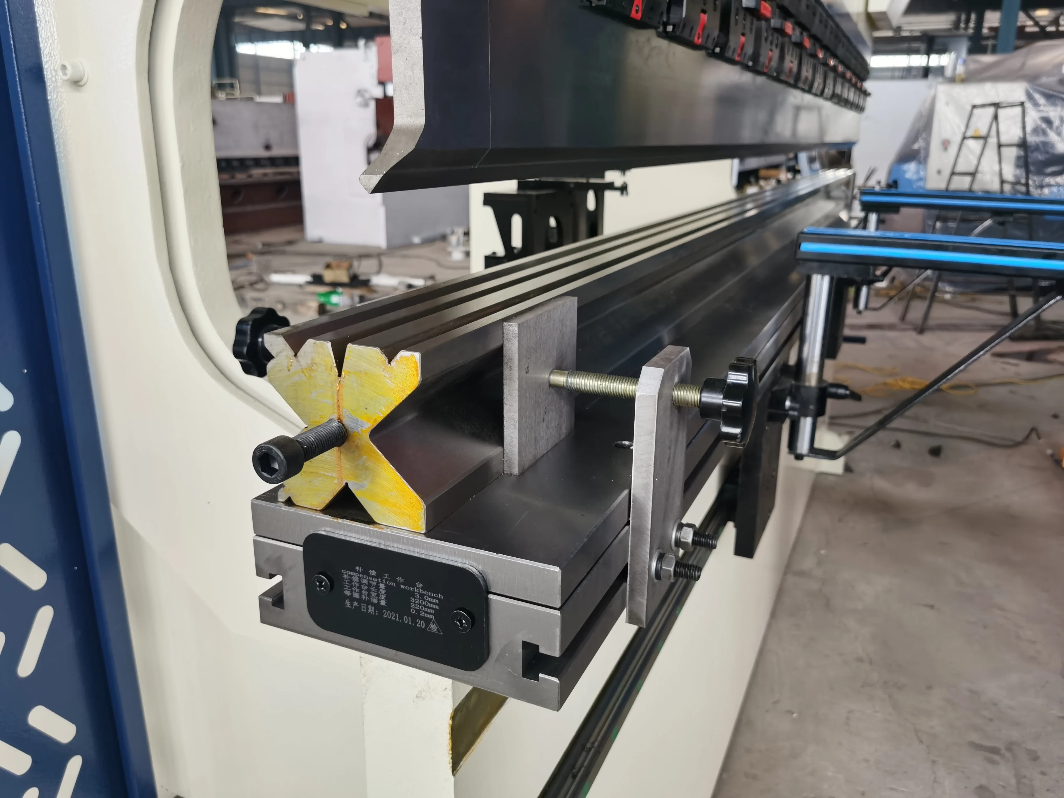  Китайский поставщик Автоматическая CNC DA66T система управления 8 + 1 Ось WE67K-160T/3200 гибочная машина для