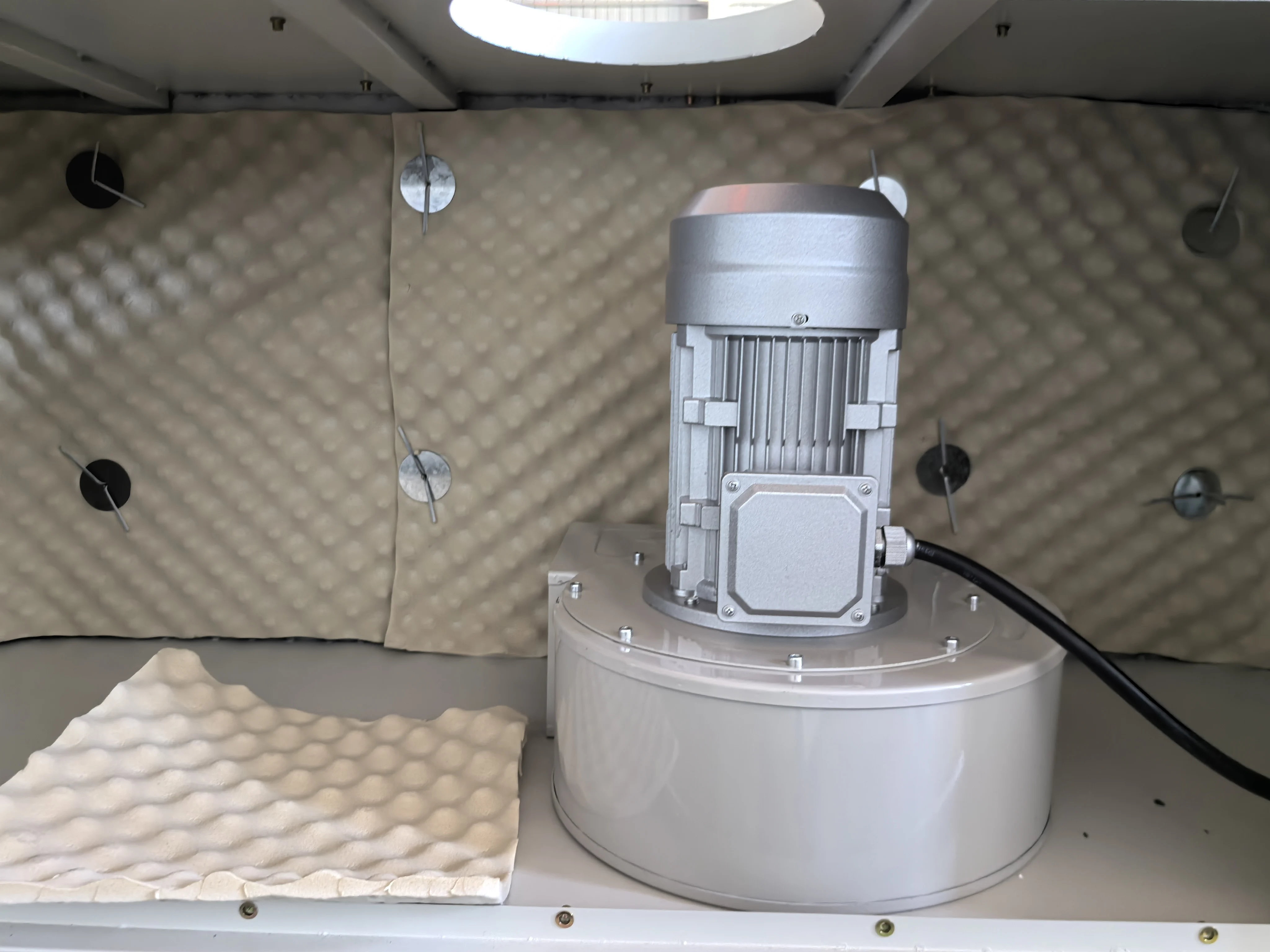 New Industrial Draft Sanding Under Bench Mist Extractor for Core Pump Component Manufacturing Dust Collector