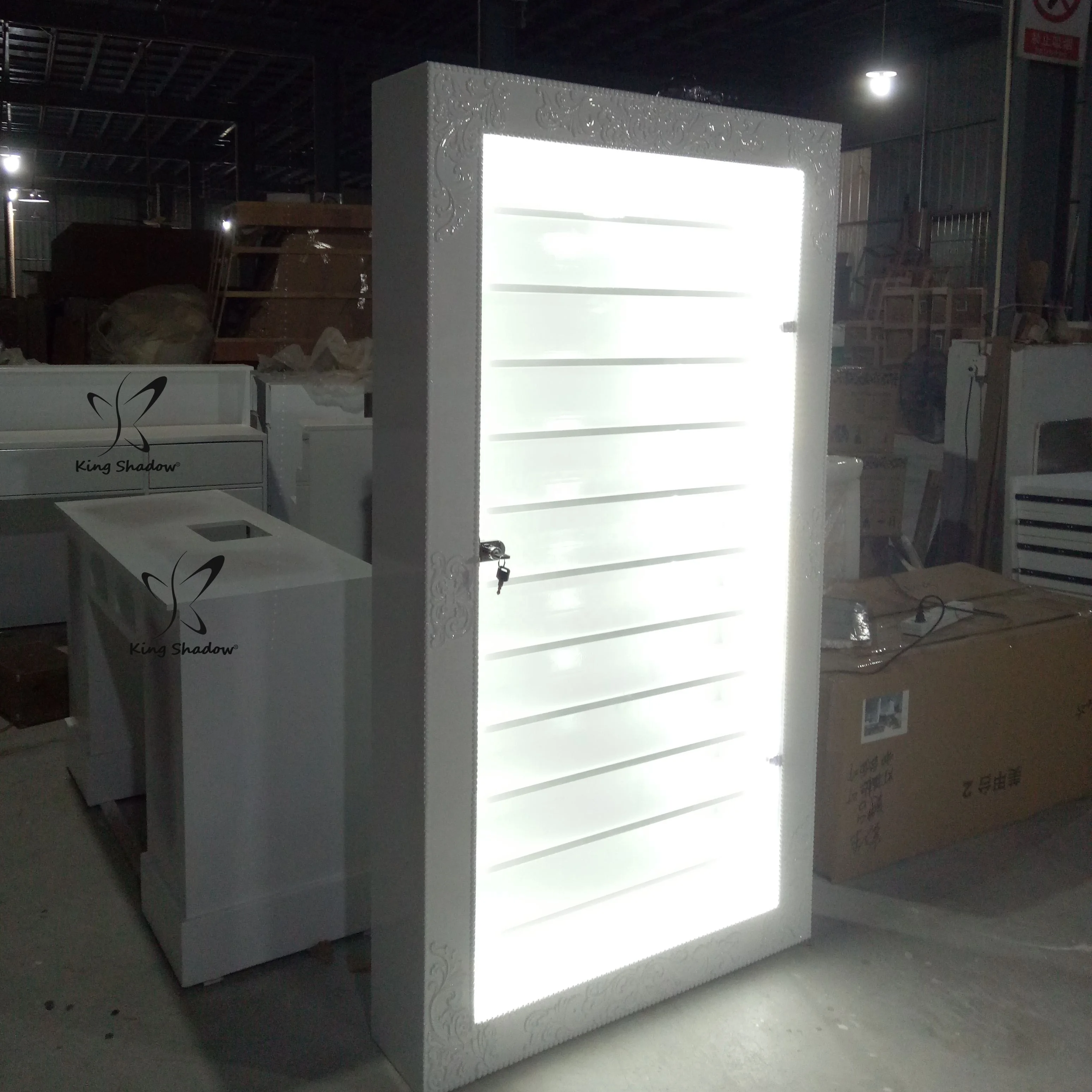 Classic French Style Nail Polish Rack Display LED White Store Display Rack High Capacity Metal Display Racks For Beauty Salon